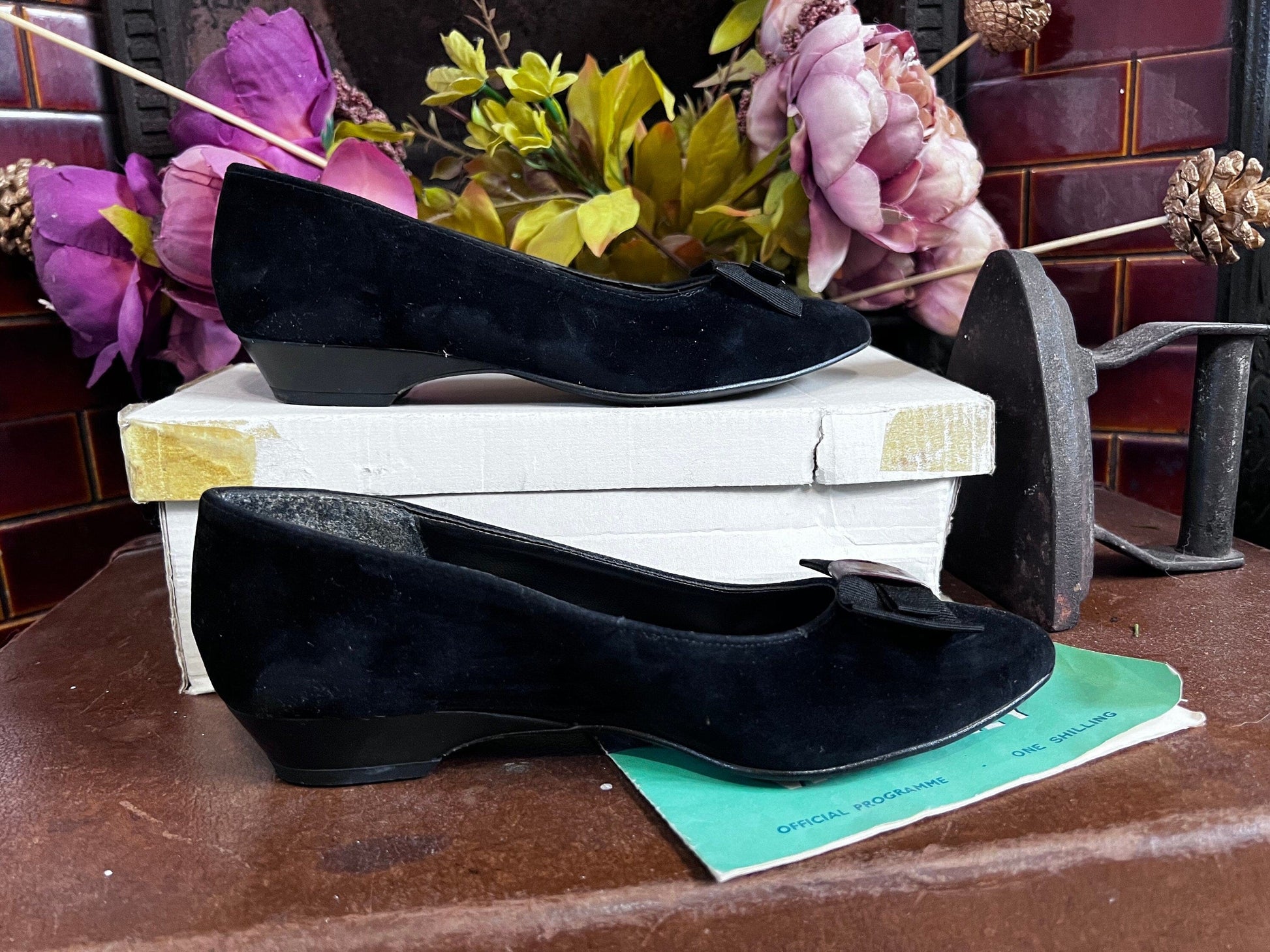 70s Black Shoes leather Pointed Shoes Black velvet, Vintage flats, Vintage Shoes, 70s Shoes, vintage shoes & box UK2 Vintage Italian shoes,