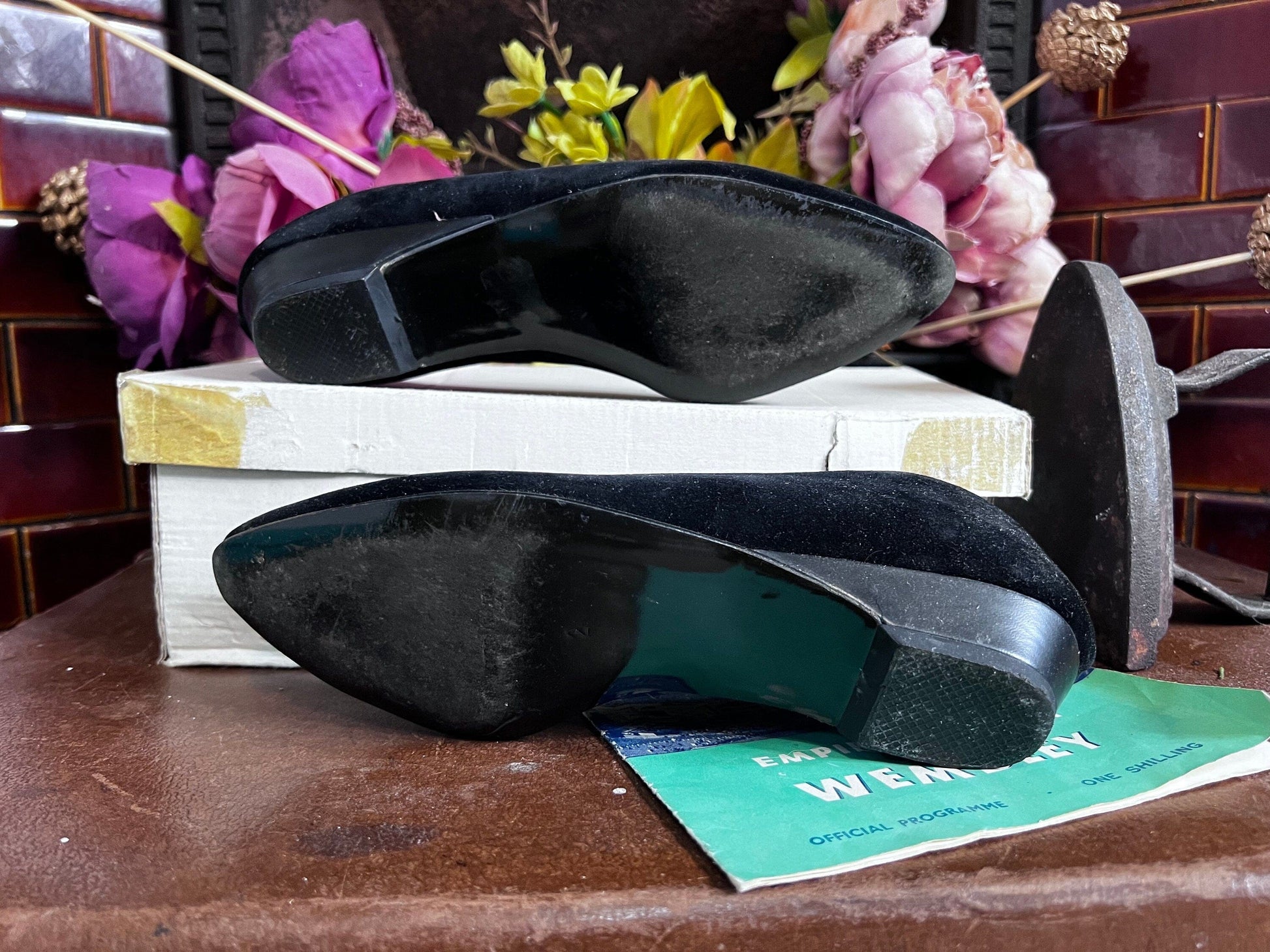 70s Black Shoes leather Pointed Shoes Black velvet, Vintage flats, Vintage Shoes, 70s Shoes, vintage shoes & box UK2 Vintage Italian shoes,