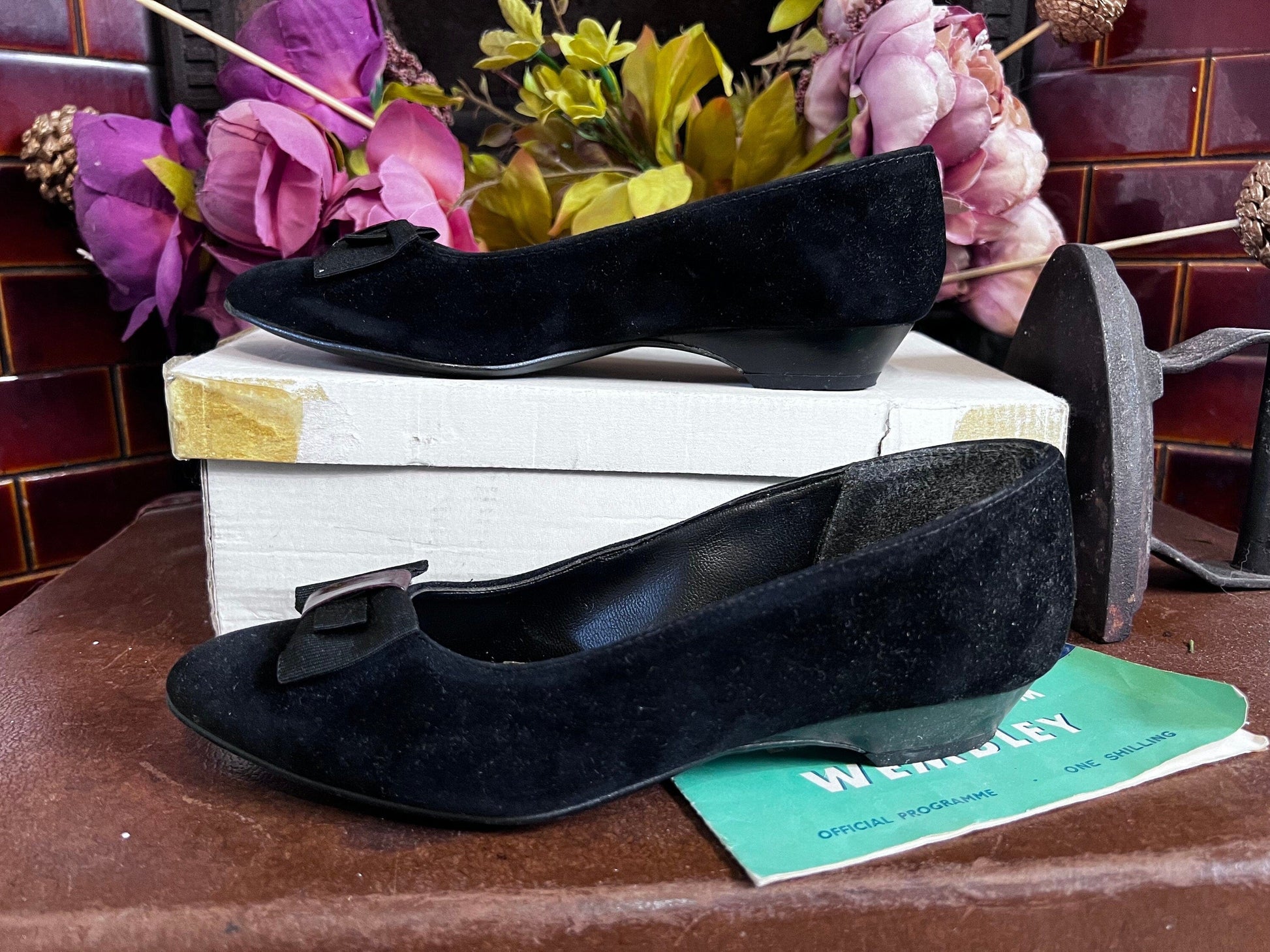 70s Black Shoes leather Pointed Shoes Black velvet, Vintage flats, Vintage Shoes, 70s Shoes, vintage shoes & box UK2 Vintage Italian shoes,