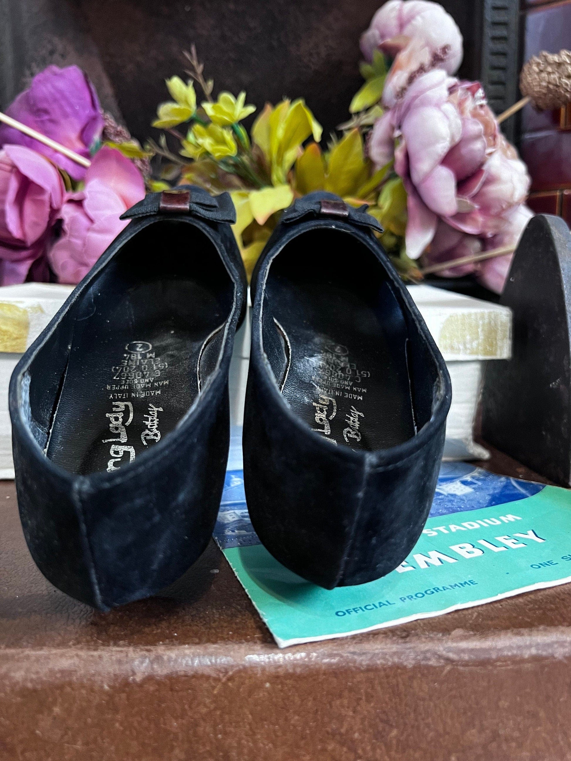 70s Black Shoes leather Pointed Shoes Black velvet, Vintage flats, Vintage Shoes, 70s Shoes, vintage shoes & box UK2 Vintage Italian shoes,