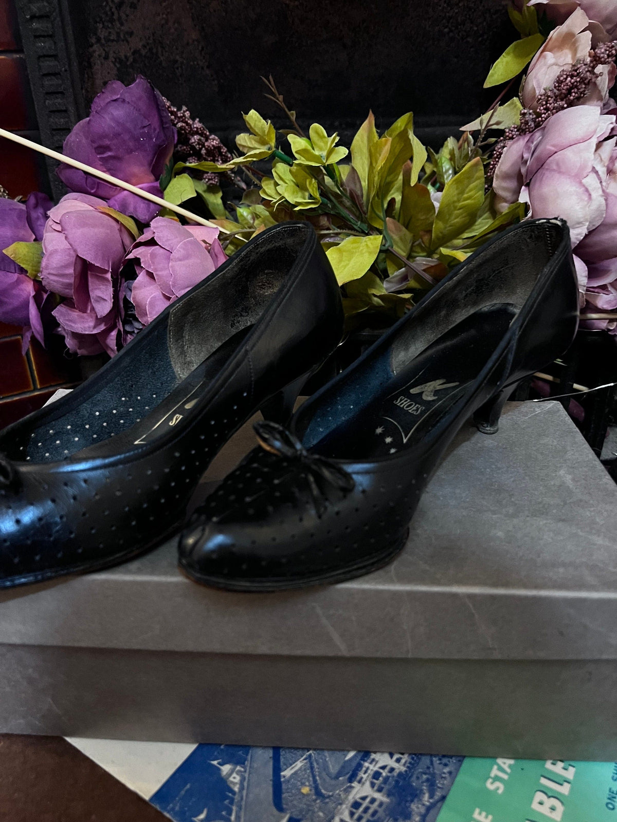 70s Black Shoes leather Pointed Shoes Black Kid leather, Vintage Vintage Shoes, 70s Shoes, vintage shoes & box UK2.5, re-soled reheel needed