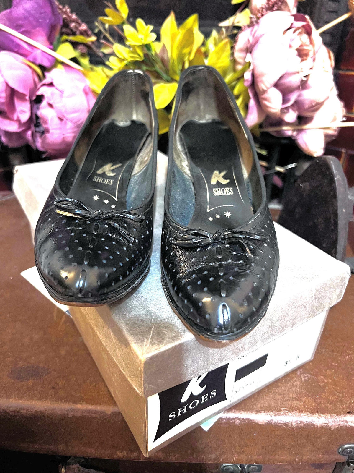 70s Black Shoes leather Pointed Shoes Black Kid leather, Vintage Vintage Shoes, 70s Shoes, vintage shoes & box UK2.5, re-soled reheel needed