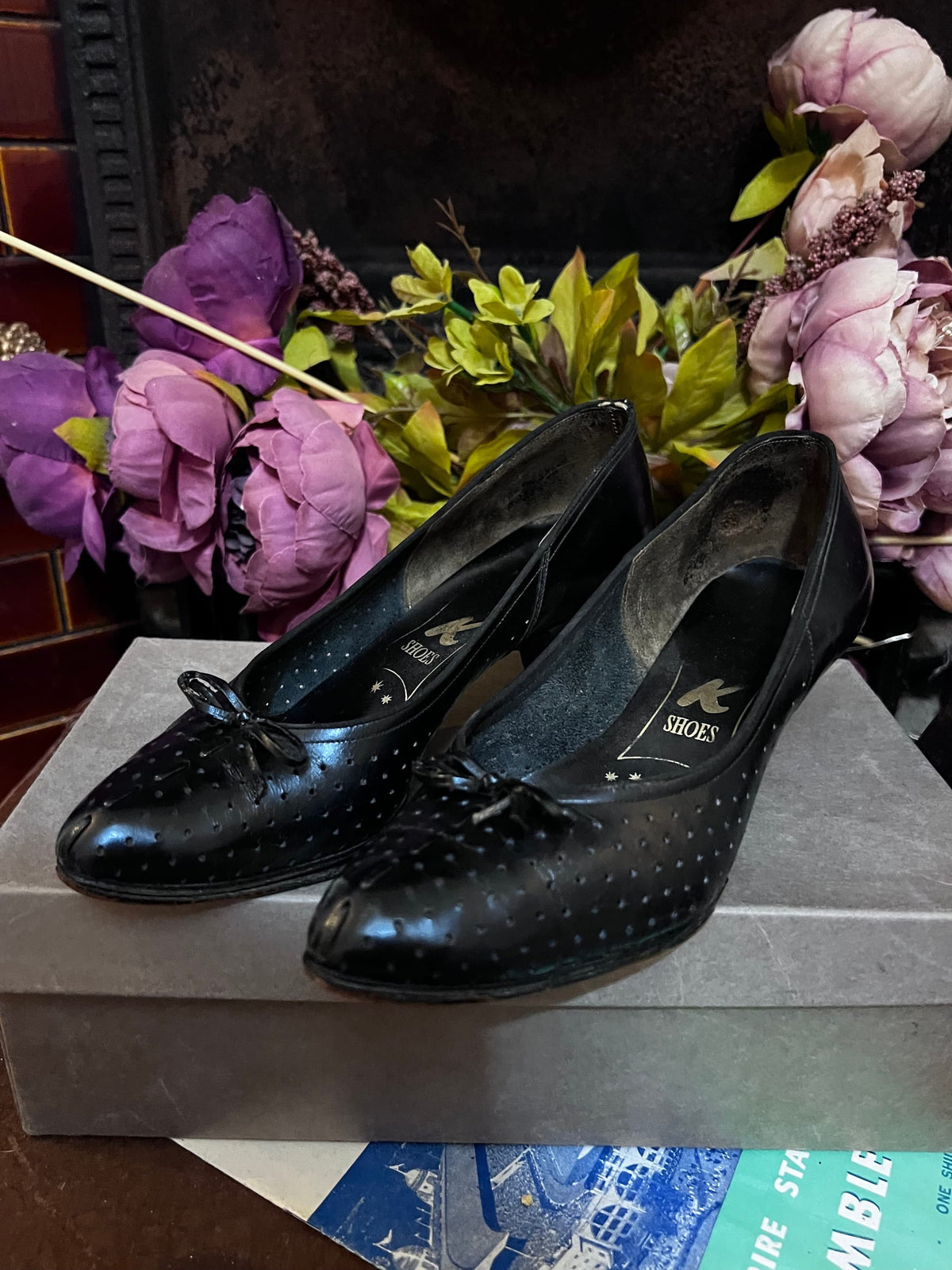 70s Black Shoes leather Pointed Shoes Black Kid leather, Vintage Vintage Shoes, 70s Shoes, vintage shoes & box UK2.5, re-soled reheel needed
