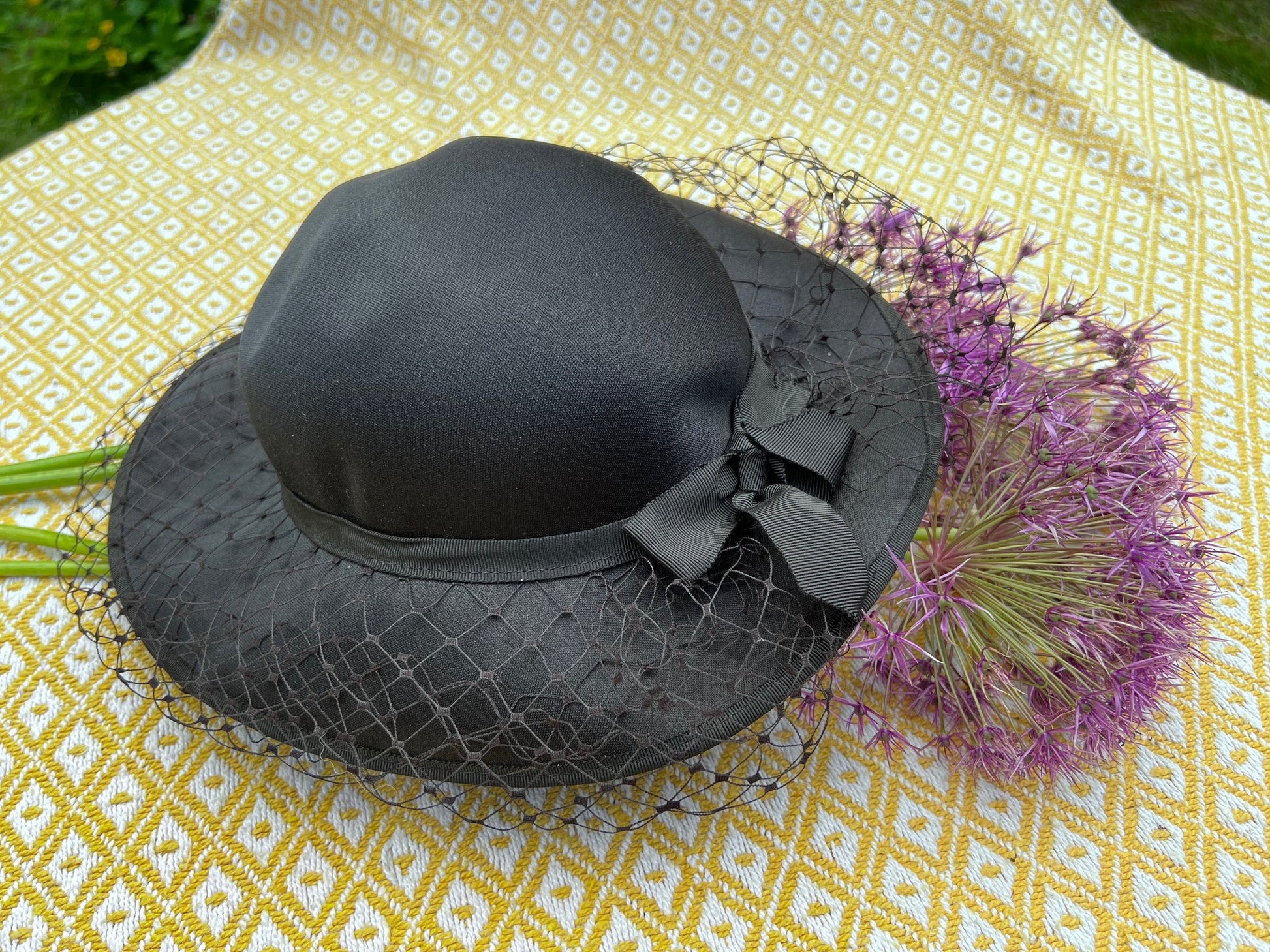 80s does 50s Kangol Black perching Cap Hat,  velvet hat - 1980s veil hat ribbon and short black veil edging