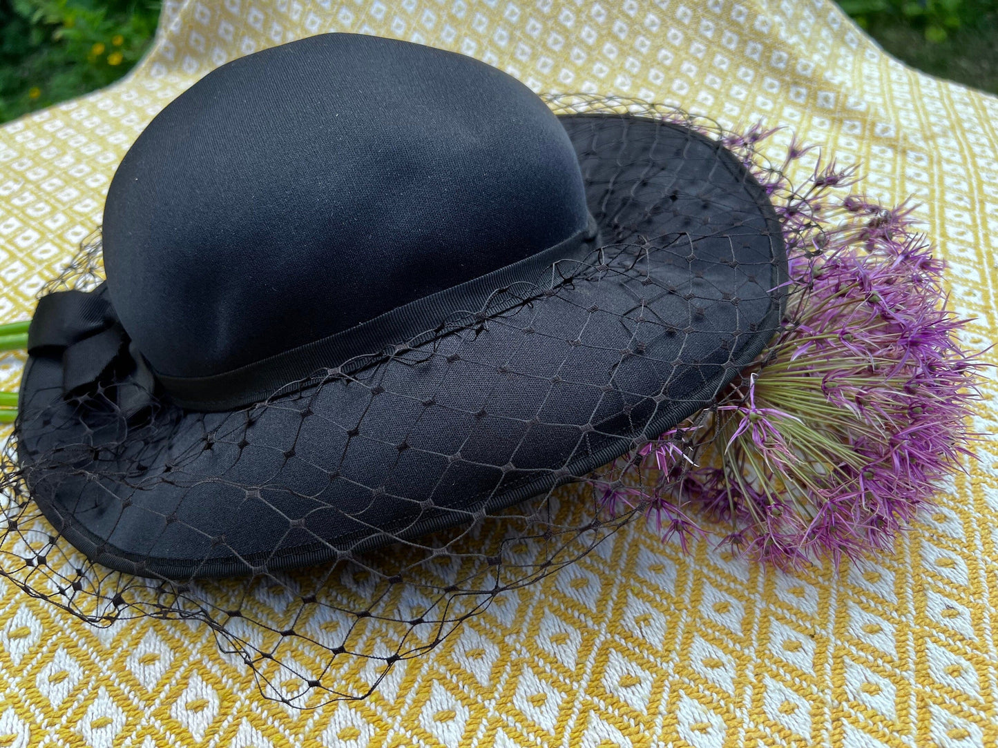 80s does 50s Kangol Black perching Cap Hat,  velvet hat - 1980s veil hat ribbon and short black veil edging