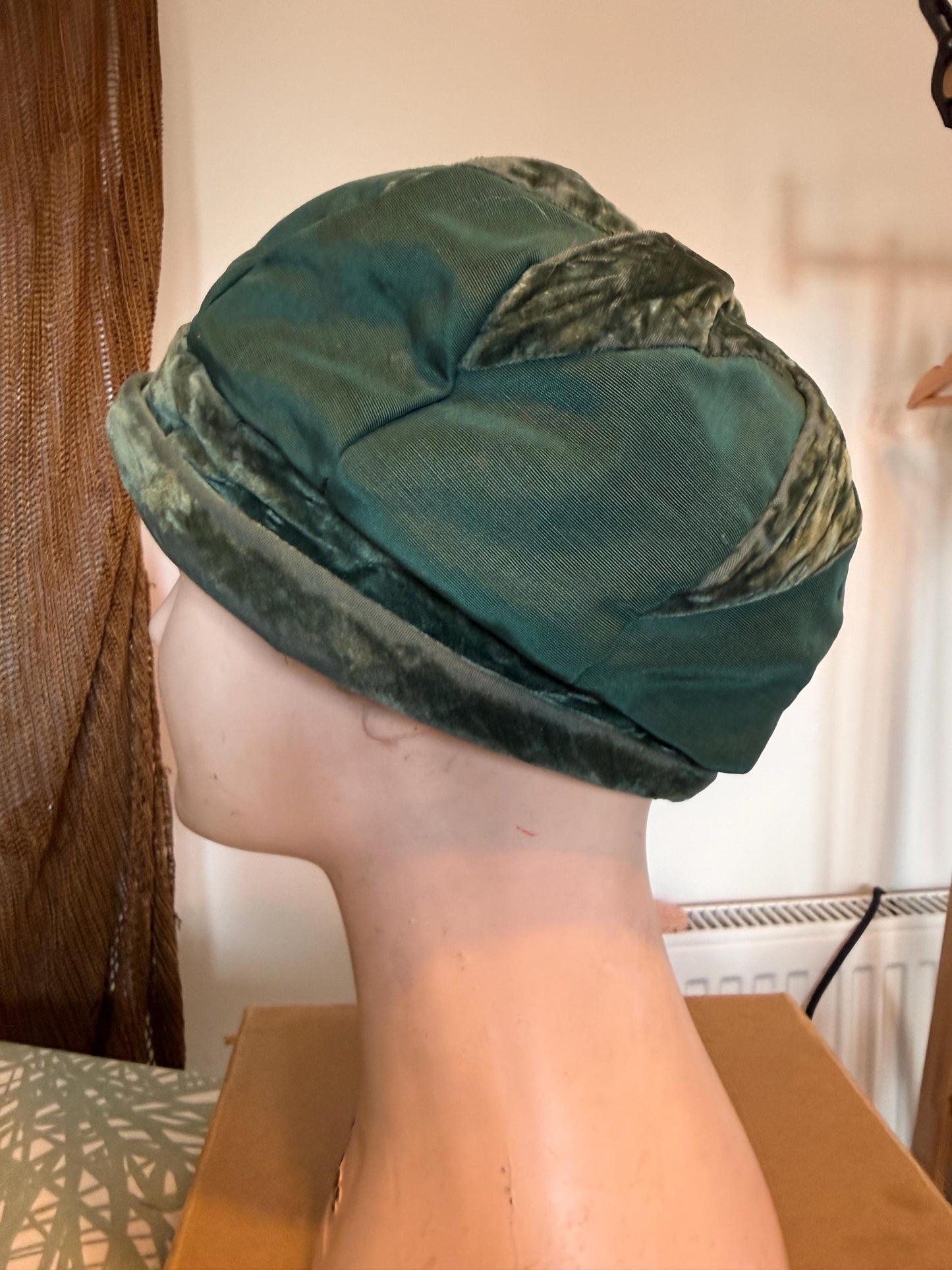 Antique 1920s Dantree Green Velvet Cloche Hat Philadelphia New York Paris Art Deco