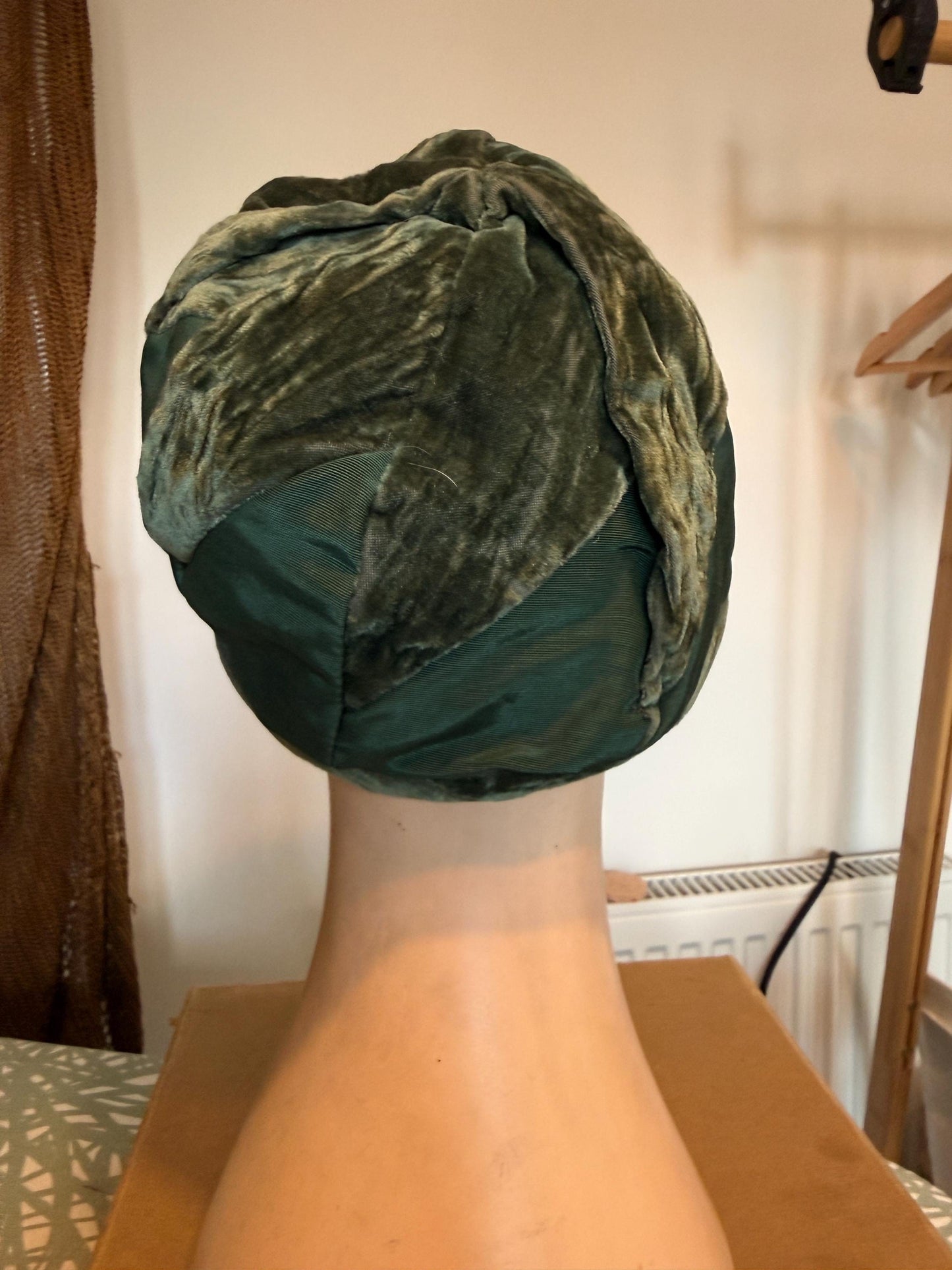 Antique 1920s Dantree Green Velvet Cloche Hat Philadelphia New York Paris Art Deco