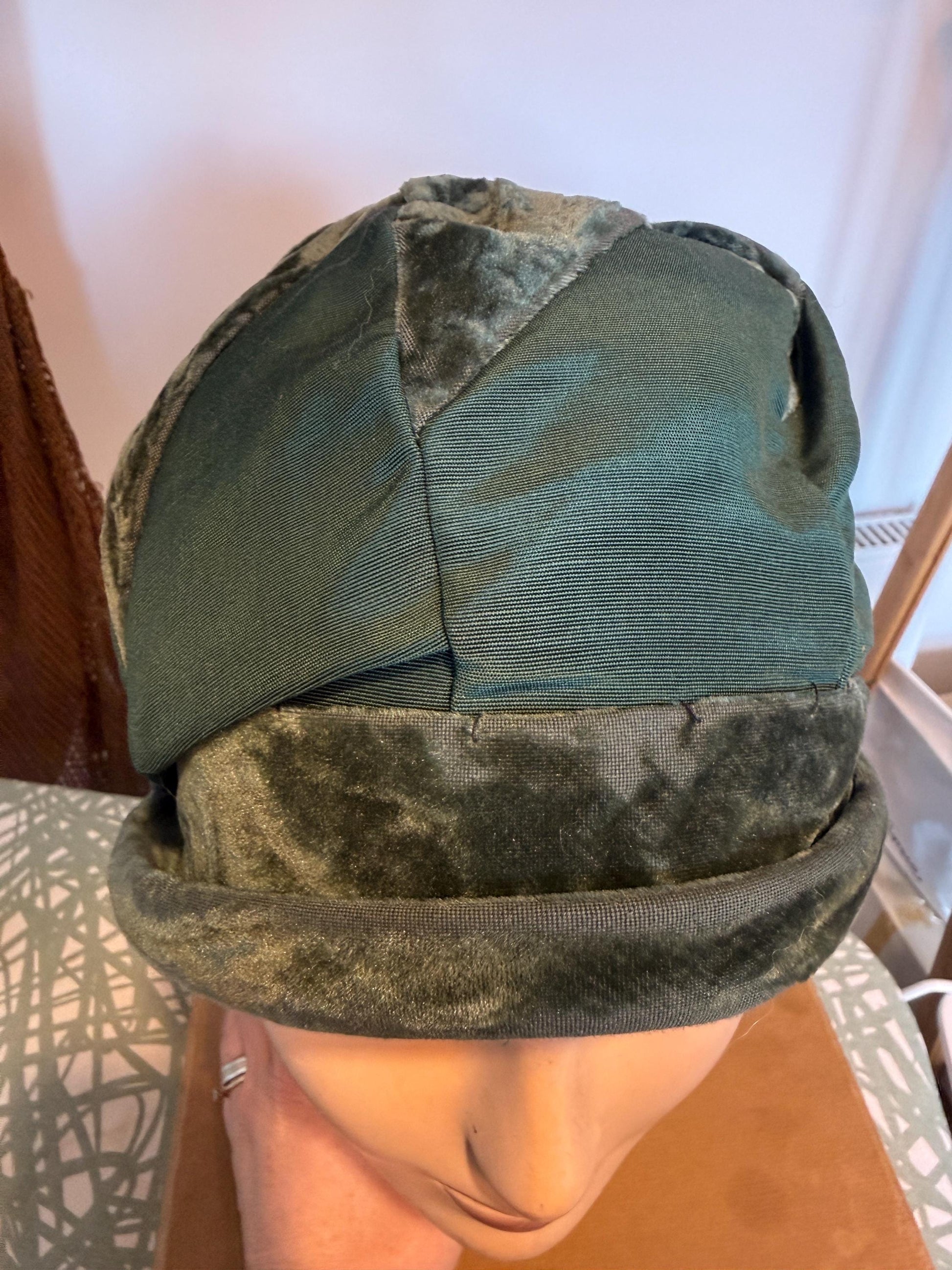 Antique 1920s Dantree Green Velvet Cloche Hat Philadelphia New York Paris Art Deco
