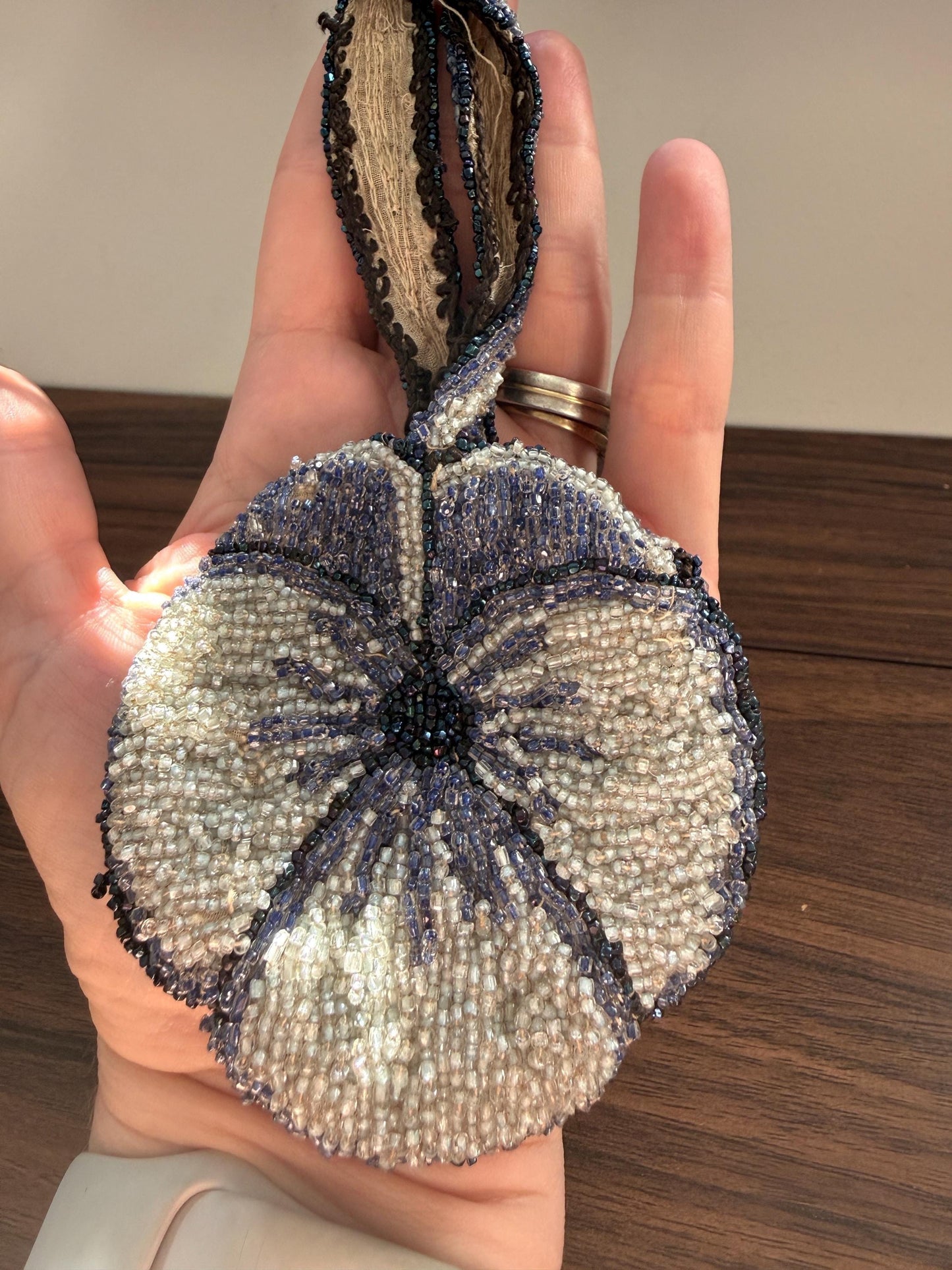 Antique c.1920 Pansy Flower Glass Beaded Wristlet Purse Art Deco Floral Coin Bag