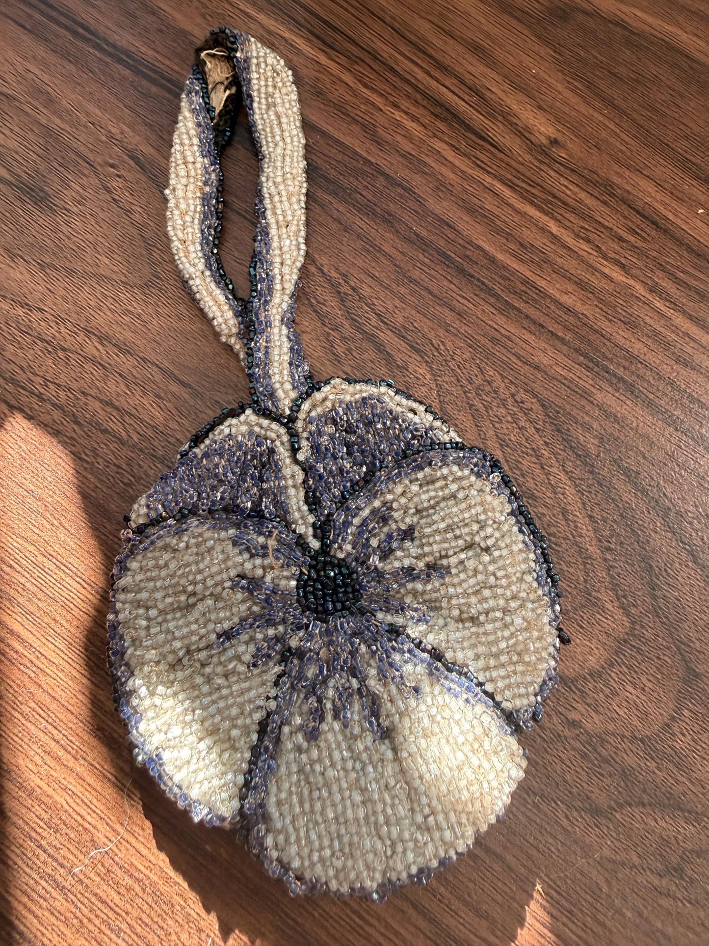 Antique c.1920 Pansy Flower Glass Beaded Wristlet Purse Art Deco Floral Coin Bag