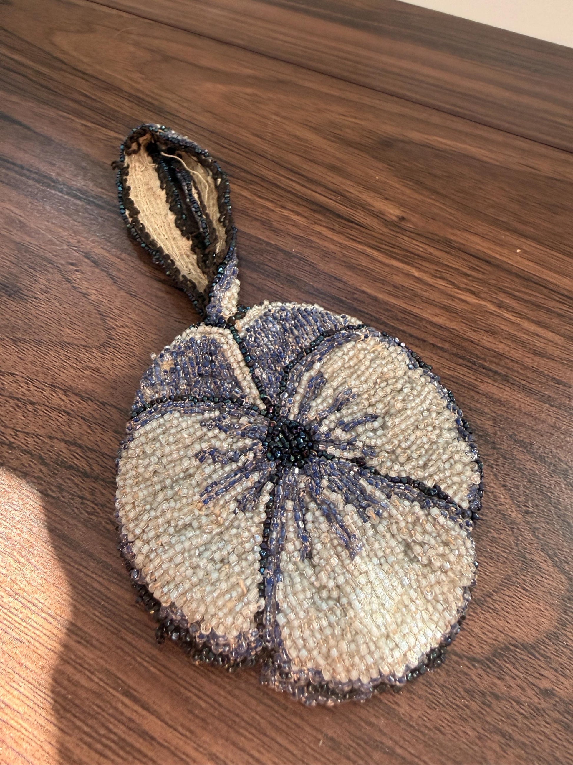 Antique c.1920 Pansy Flower Glass Beaded Wristlet Purse Art Deco Floral Coin Bag