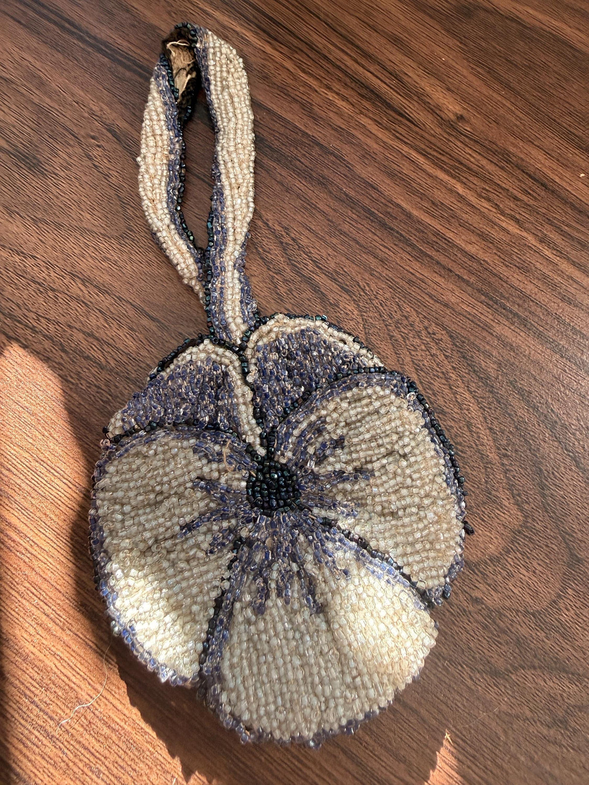 Antique c.1920 Pansy Flower Glass Beaded Wristlet Purse Art Deco Floral Coin Bag