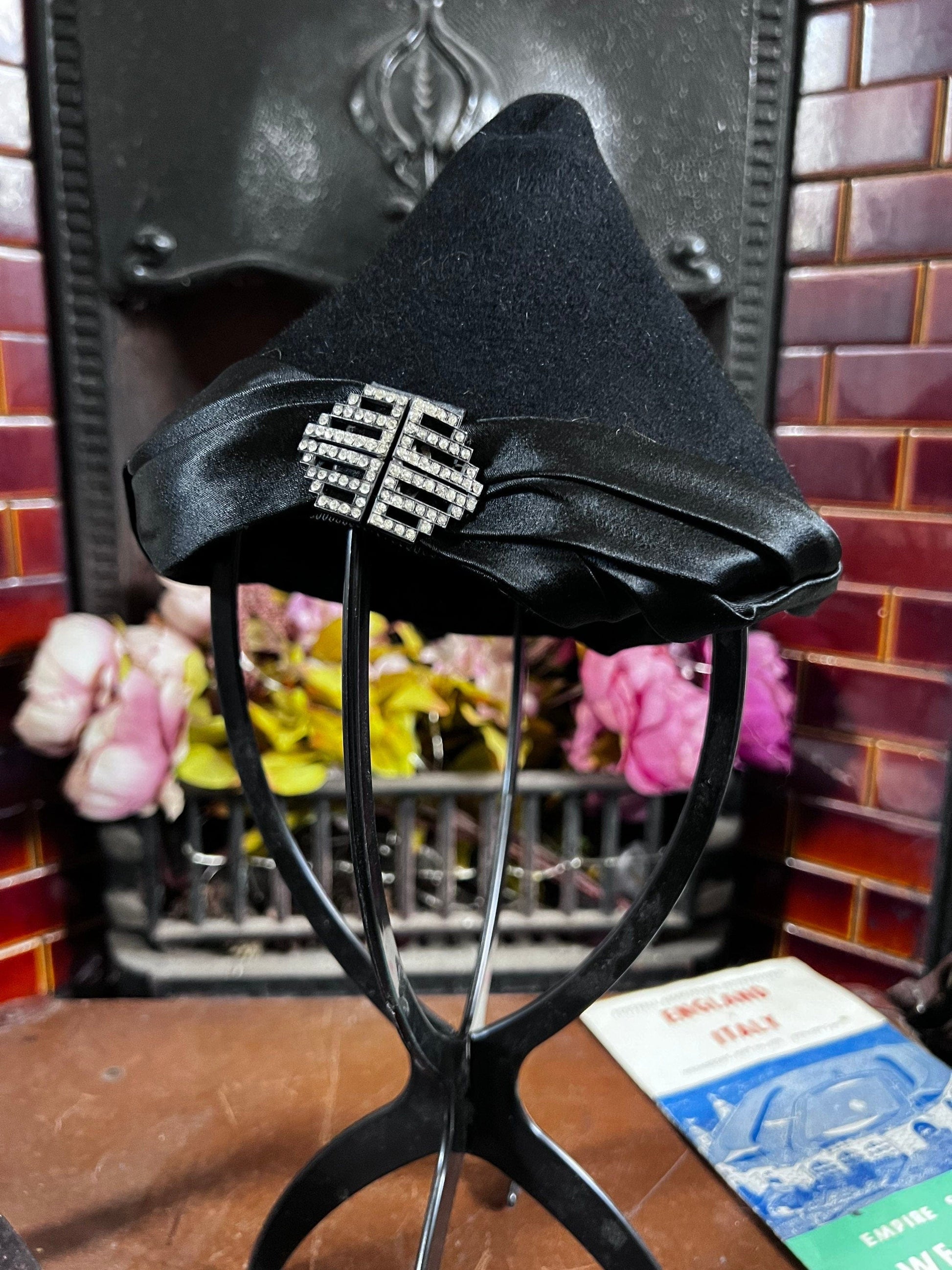 Black 1930s vintage hat’s Felt Tilt Perching Hat  Black Ribbon Felt , 1930’s Tilt Hat , 30’s Perching Hat ,