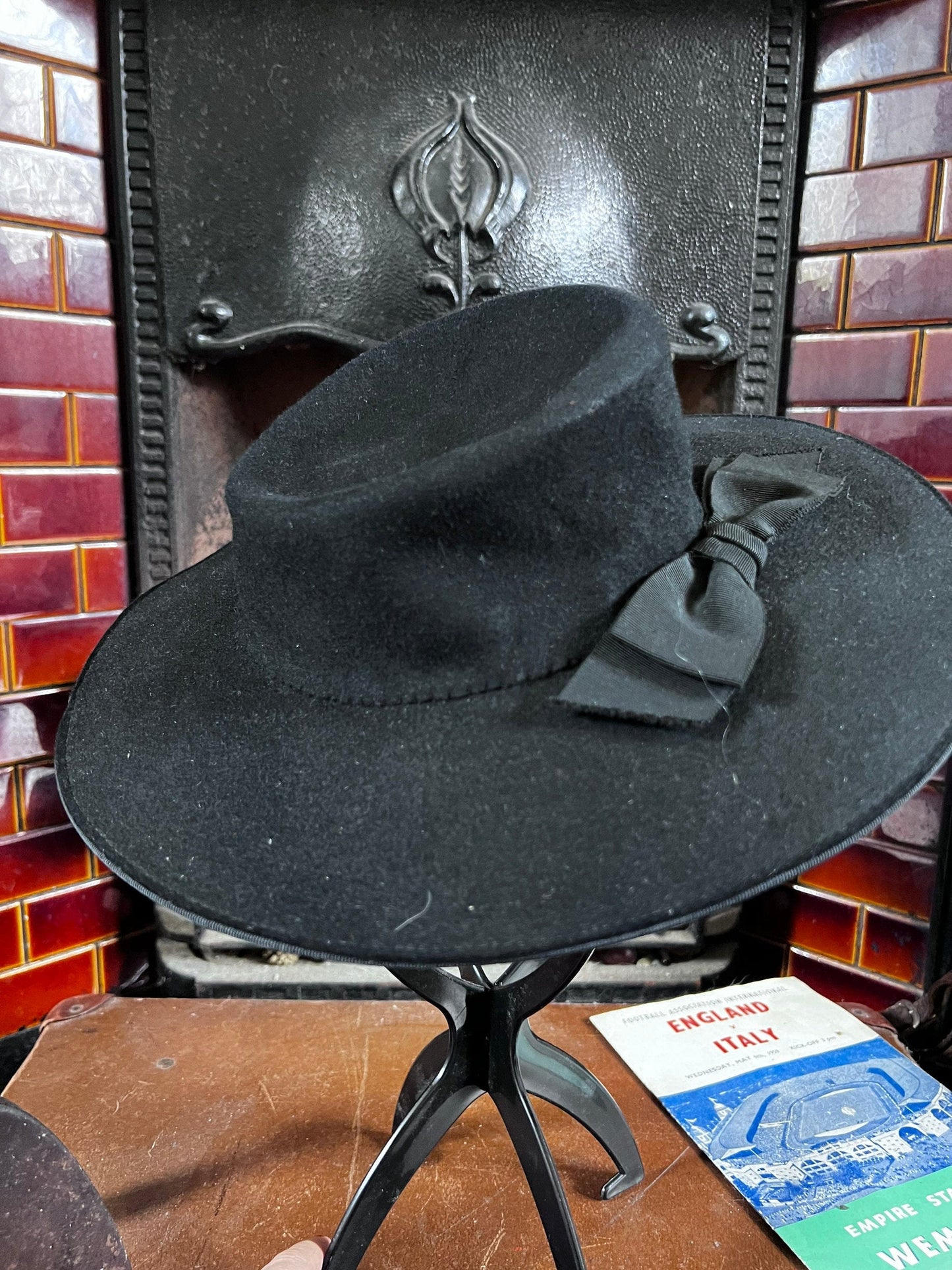 Black 1940’s Felt Semi Wide Brim Tilt Perching Hat Ribbon Felt , Wartime Fashions , 1940’s Tilt Hat , 1940’s Perching Hat ,