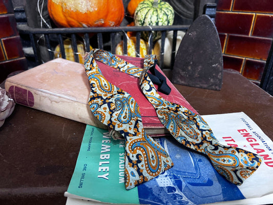 1950s 1960s Mens Vintage Paisley Silk Bow Necktie Tie, Paisley silk bow tie, Vintage Tie, Vintage Necktie, 50s Tie, vintage neckwear,