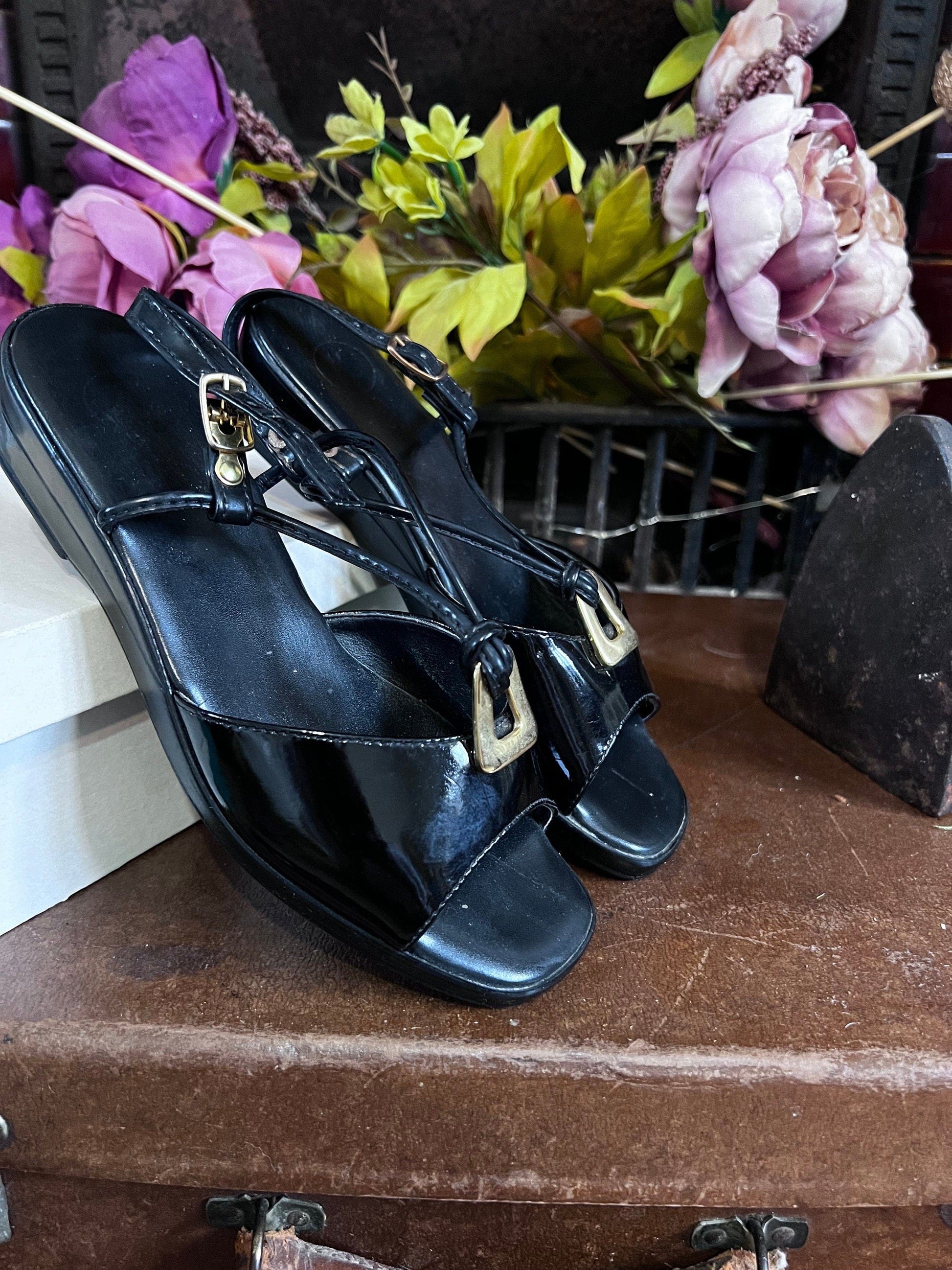 Patent Vintage Black Sandals Buckle K Shoes sandals patent, Vintage sandals, Vintage Shoes, 80s Shoes, vintage shoes & box UK3
