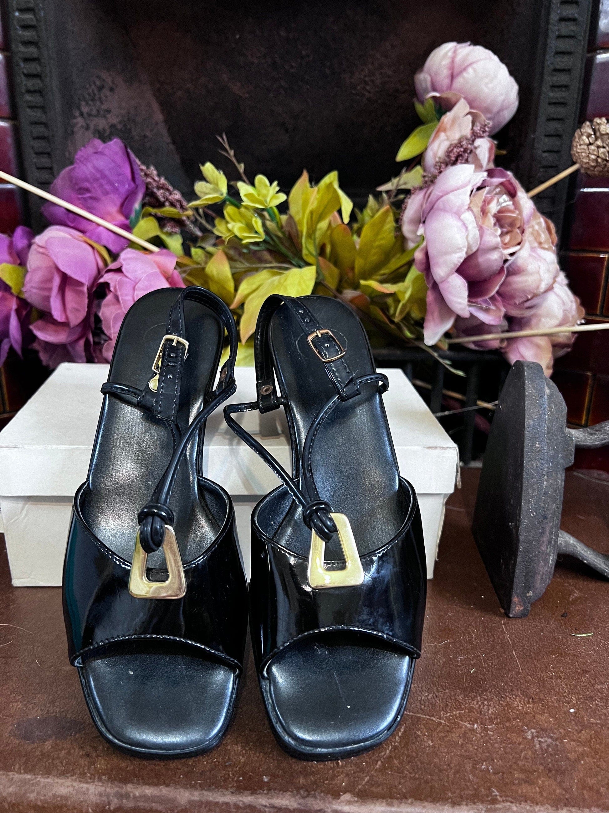 Patent Vintage Black Sandals Buckle K Shoes sandals patent, Vintage sandals, Vintage Shoes, 80s Shoes, vintage shoes & box UK3