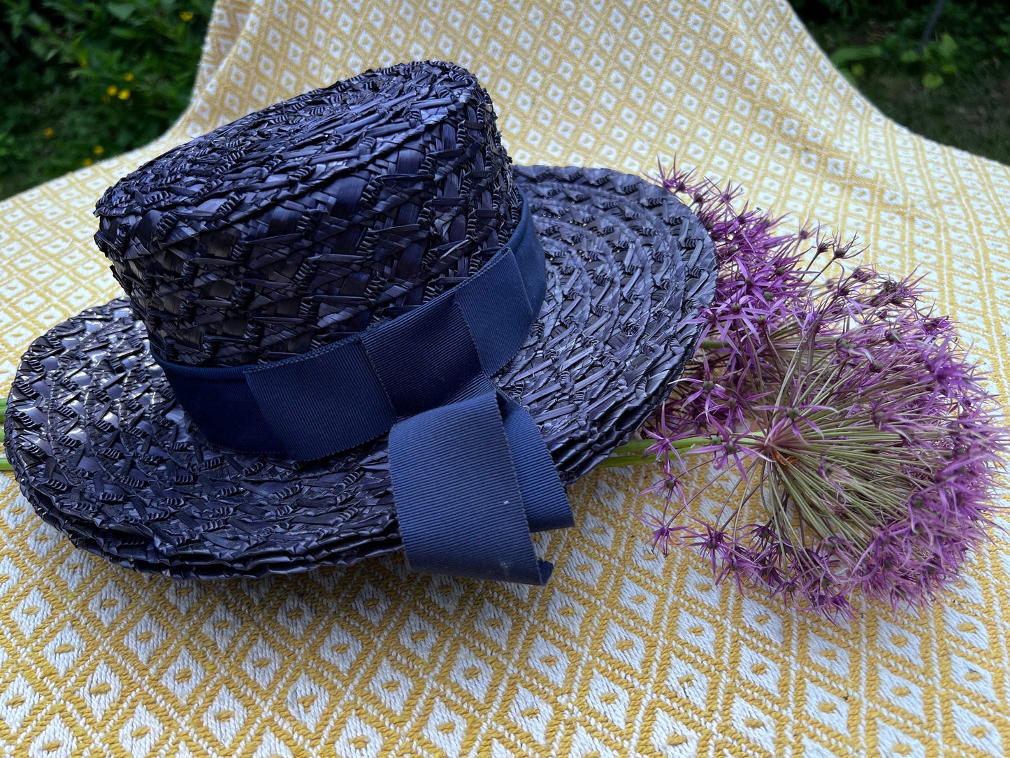 Straw Blue brim  Vintage Style 1980s does 1940s  Canopy Brim Summer Sun Hat 1980’s Tilt Hat , 40’s wide brim straw Hat, Vintage Sun Hat