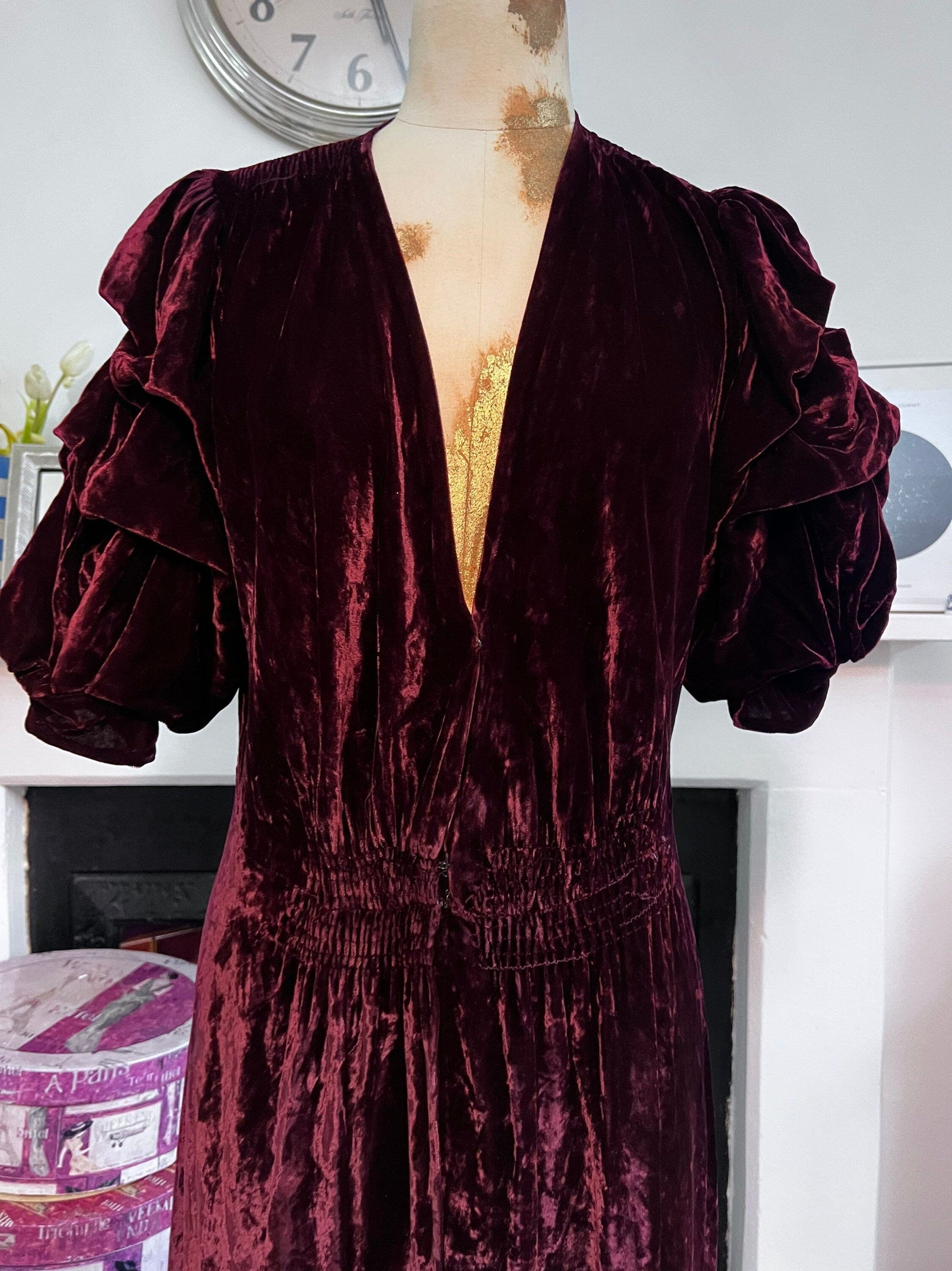 Vintage 1920s 30s Burgundy red silk velvet puff sleeve dress formal evening gown - 1930’s 20s - Vintage Dress, Vintage Gown Velvet Frock,