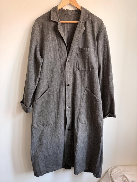 Vintage 1940s 1950s Grey Workwear Chore Coat Long Atelier Workshop Shop Coat Utility Jacket
