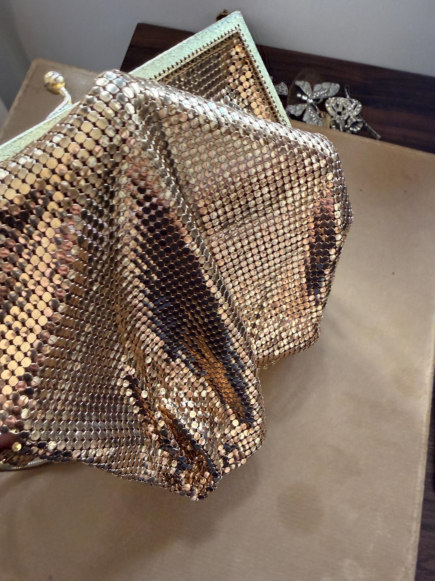 Vintage 1940s Gold Metal Mesh Evening Bag – Rhinestone Kiss Lock Chain Strap
