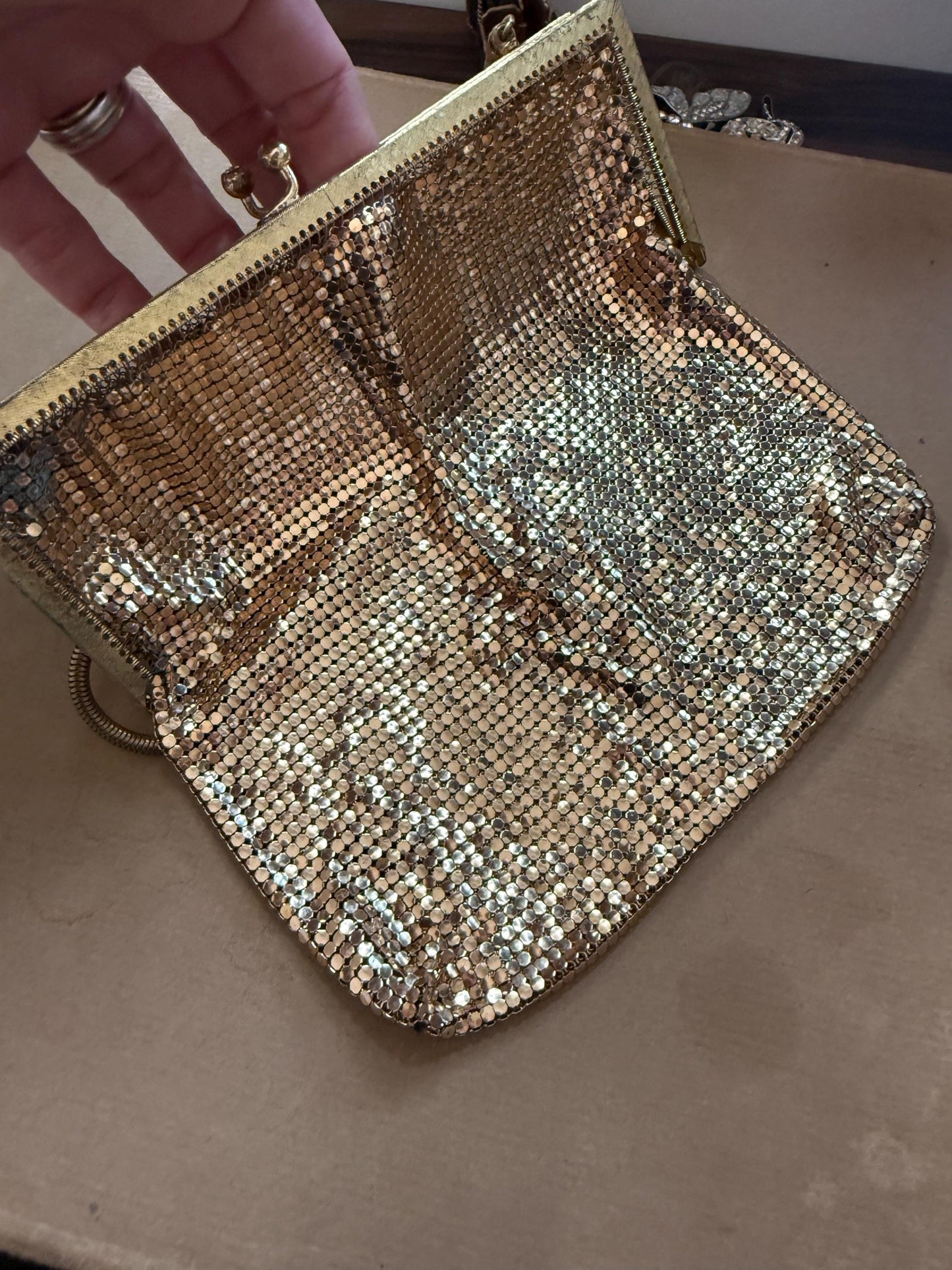 Vintage 1940s Gold Metal Mesh Evening Bag – Rhinestone Kiss Lock Chain Strap