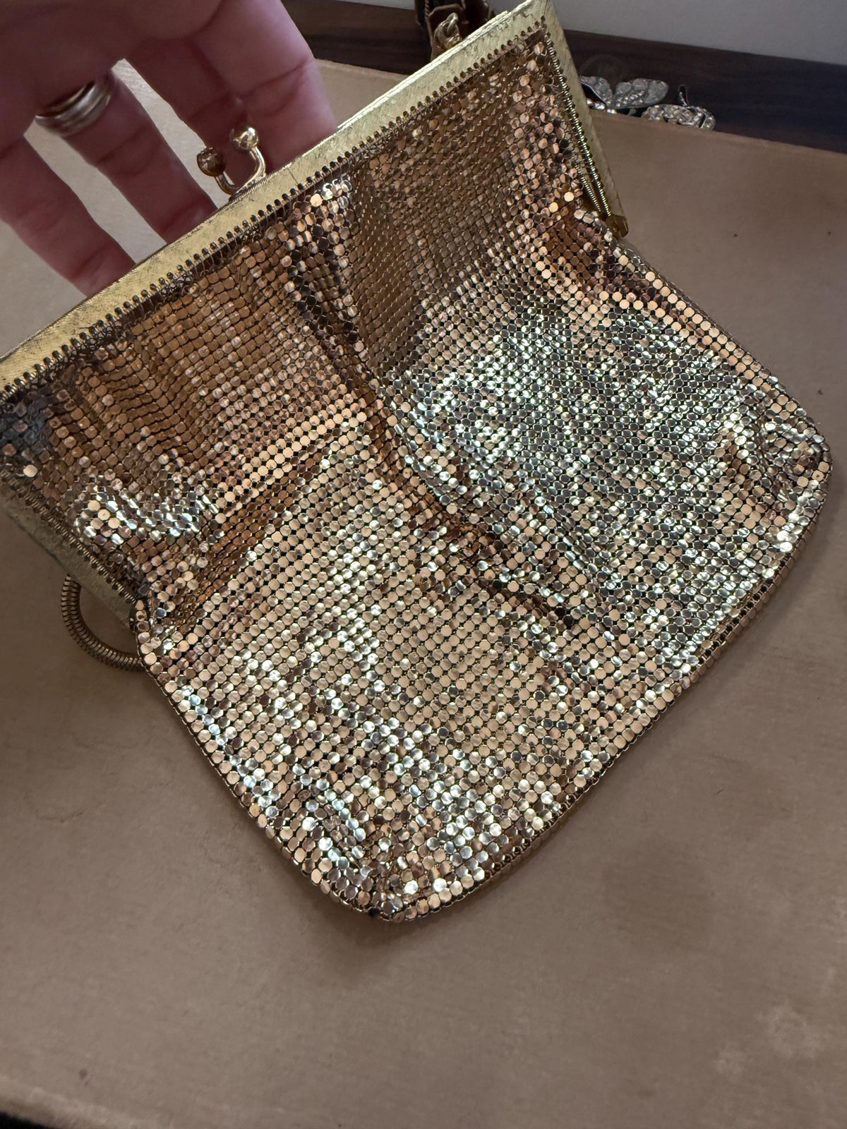 Vintage 1940s Gold Metal Mesh Evening Bag – Rhinestone Kiss Lock Chain Strap