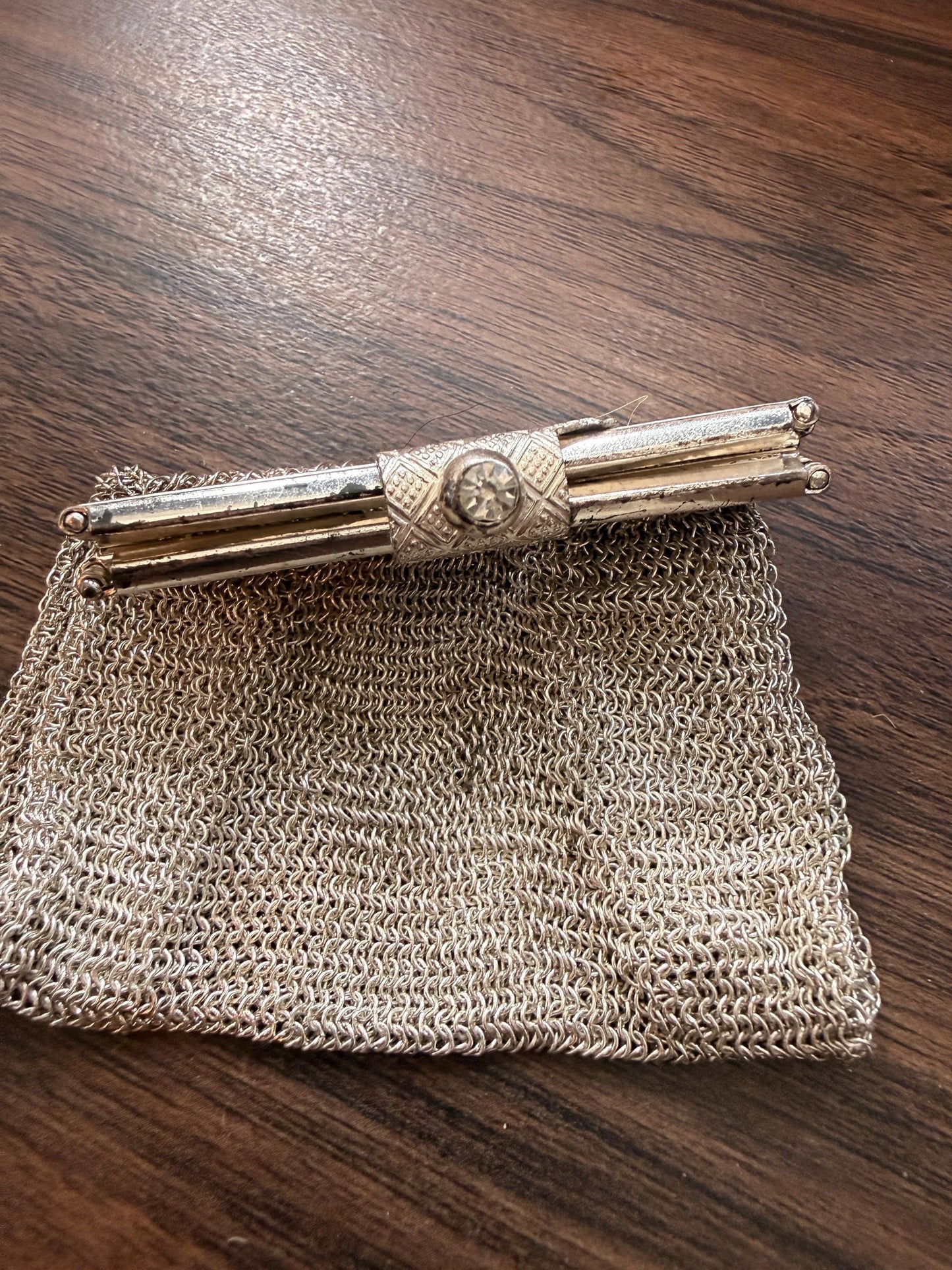 Vintage 1940s Silver Tone Chainmail Mesh Coin Purse – Expandable Gate Top Beggar’s Bag