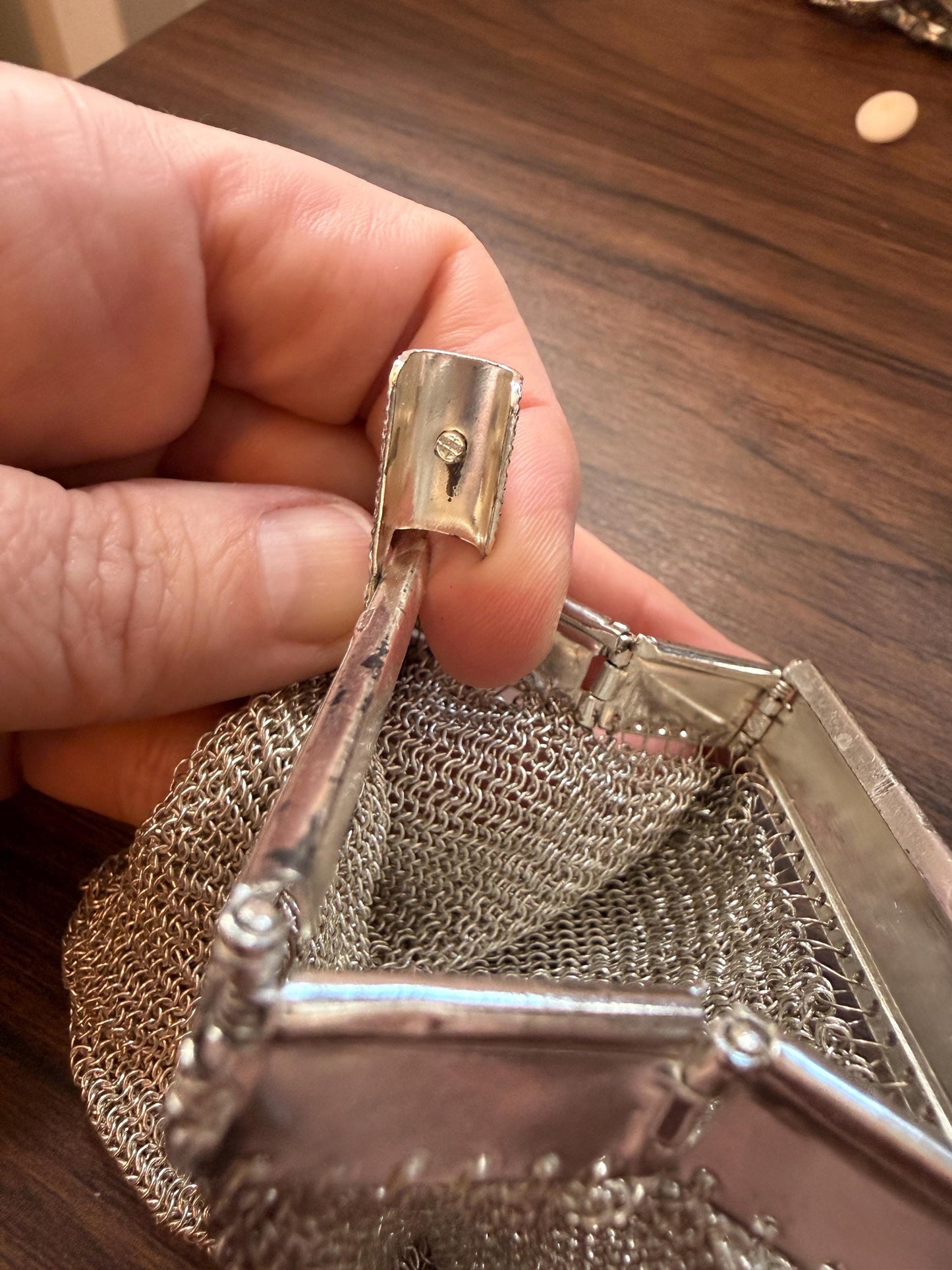 Vintage 1940s Silver Tone Chainmail Mesh Coin Purse – Expandable Gate Top Beggar’s Bag