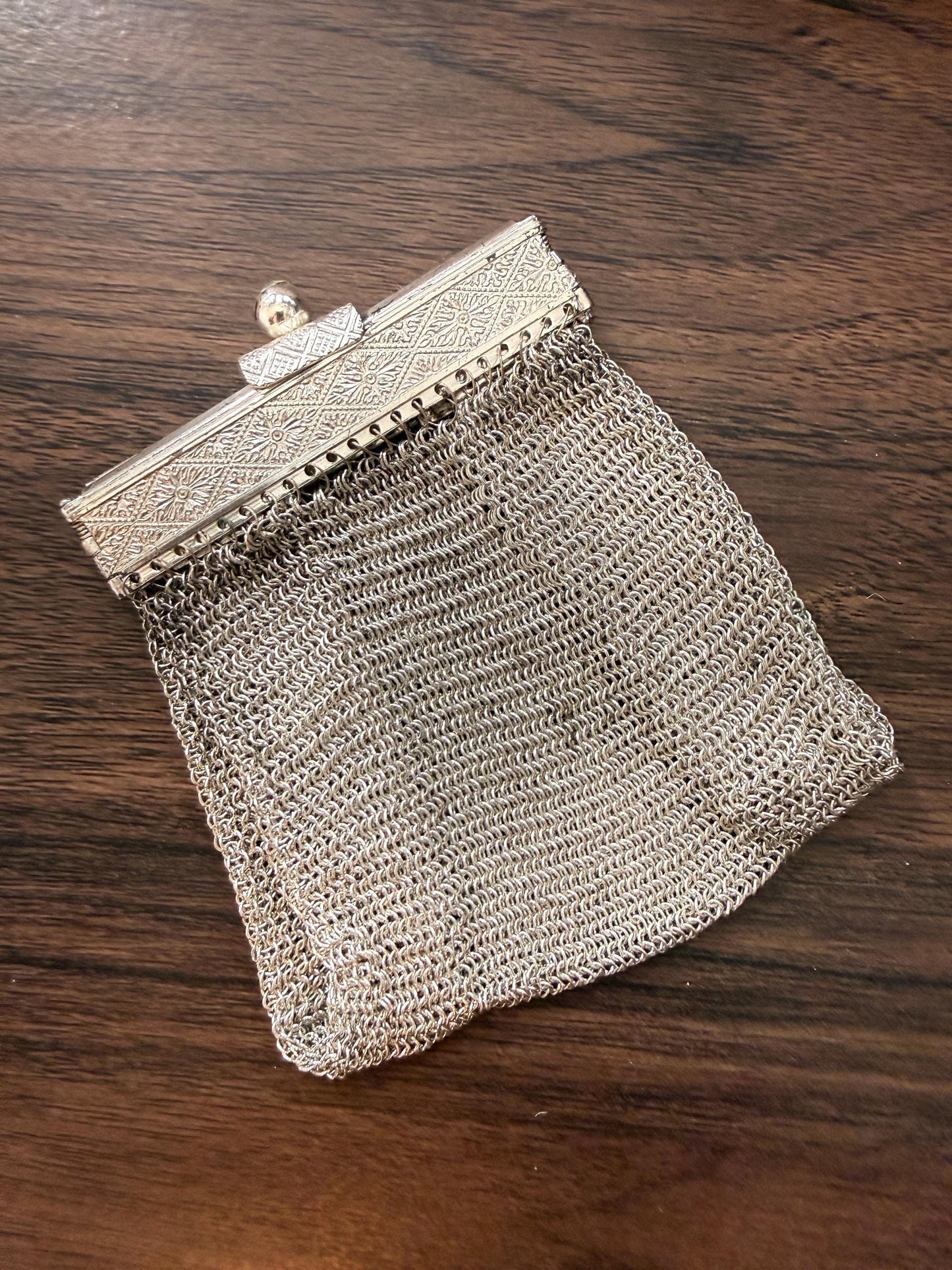 Vintage 1940s Silver Tone Chainmail Mesh Coin Purse – Expandable Gate Top Beggar’s Bag