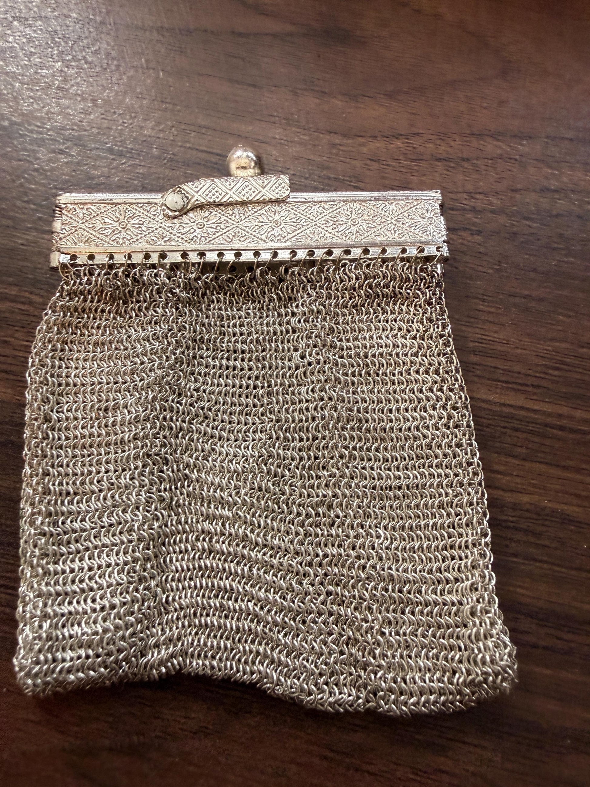 Vintage 1940s Silver Tone Chainmail Mesh Coin Purse – Expandable Gate Top Beggar’s Bag