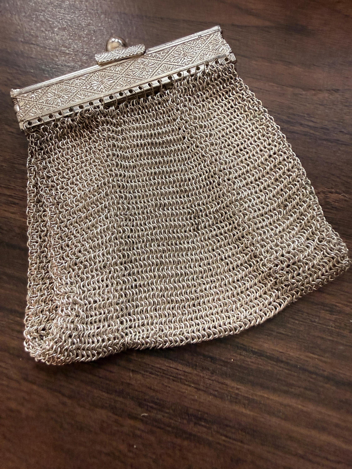 Vintage 1940s Silver Tone Chainmail Mesh Coin Purse – Expandable Gate Top Beggar’s Bag