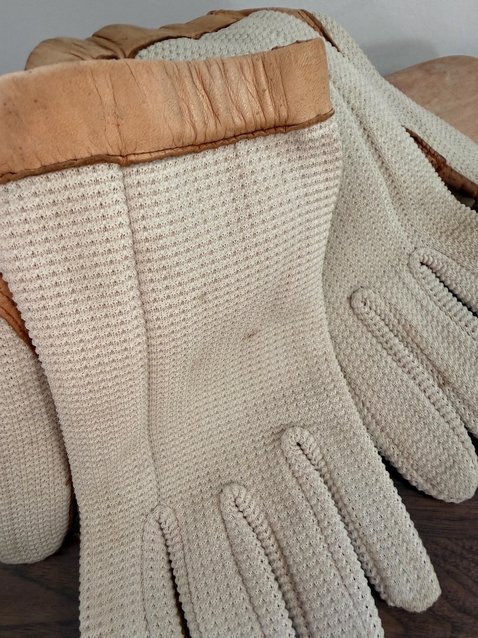 Vintage 1950s Crochet & Leather Driving Gloves – Cream Crochet with Tan Leather – Classic Motoring Gloves – Unlined