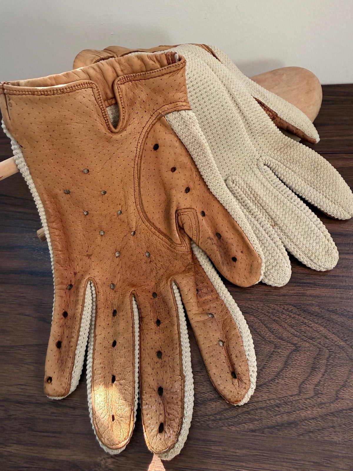 Vintage 1950s Crochet & Leather Driving Gloves – Cream Crochet with Tan Leather – Classic Motoring Gloves – Unlined