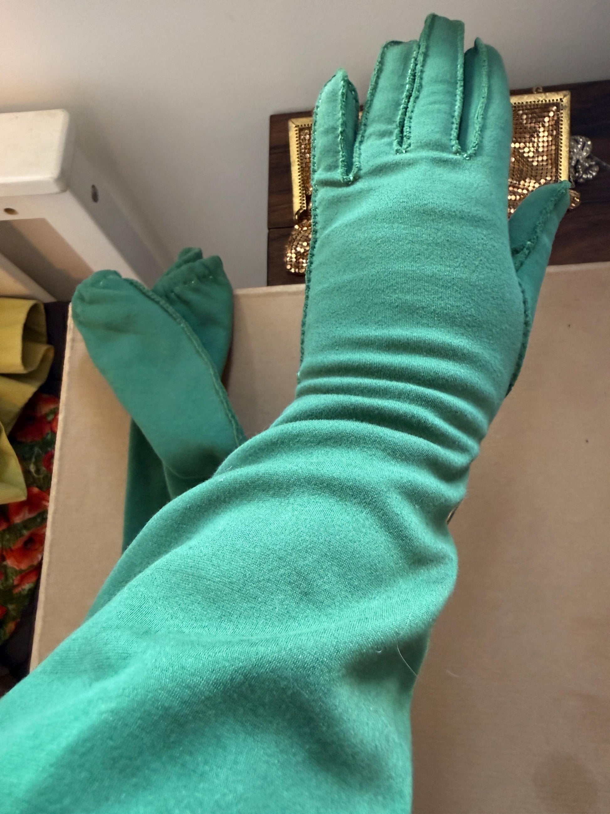 Vintage 1950s Dawnelle Green Cotton Gauntlet Gloves Size 6 1/2 Made in USA