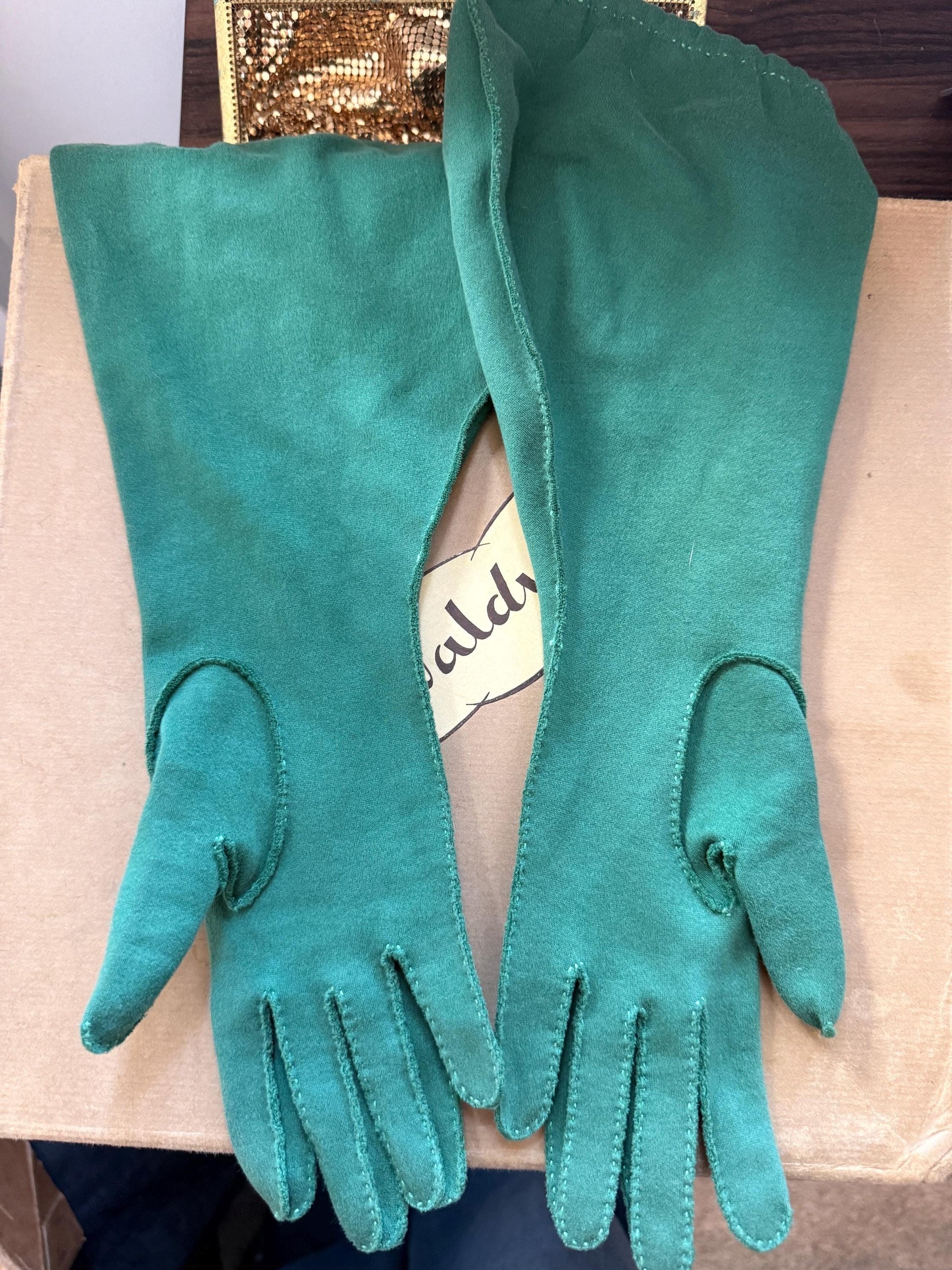 Vintage 1950s Dawnelle Green Cotton Gauntlet Gloves Size 6 1/2 Made in USA