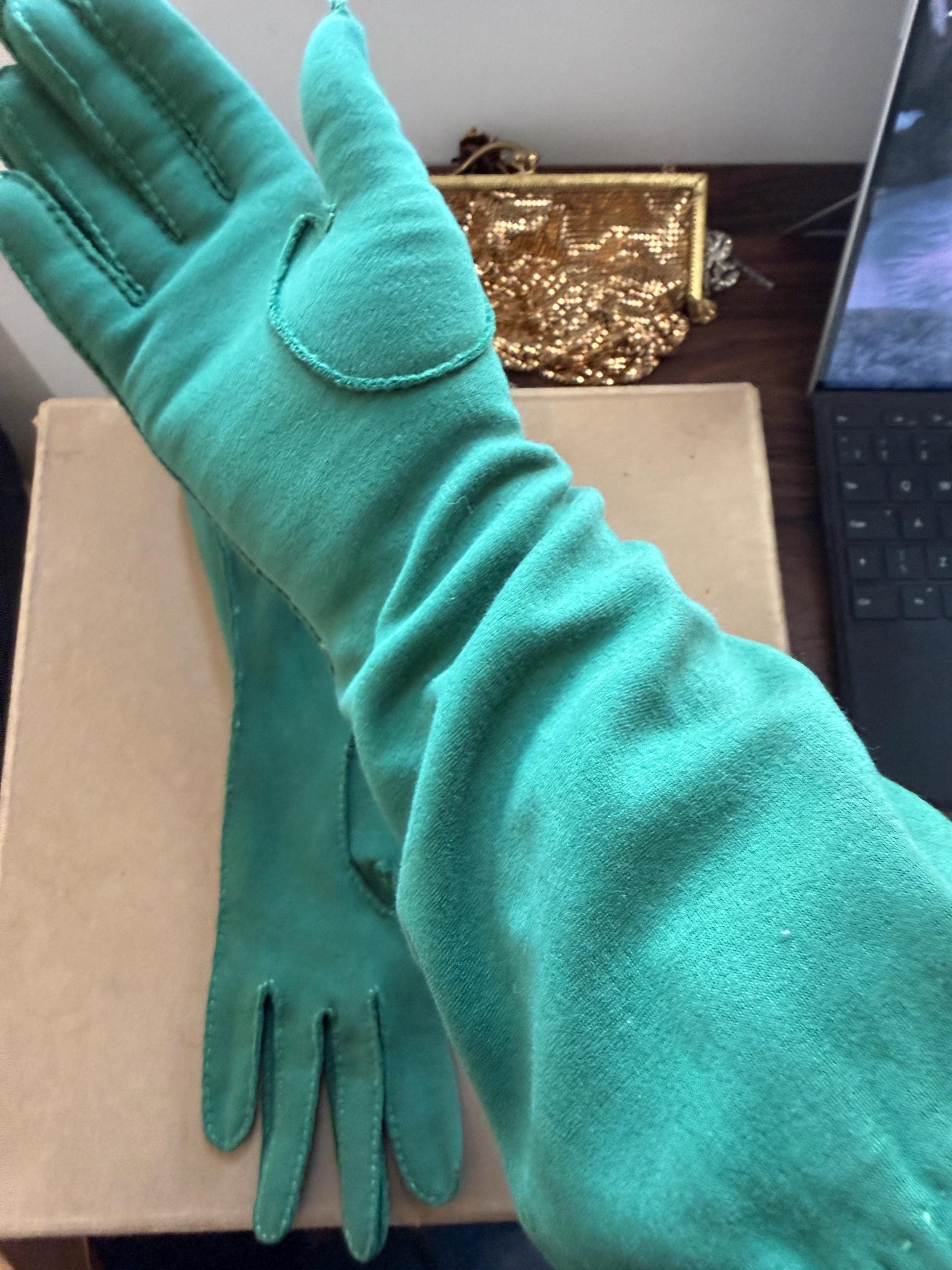 Vintage 1950s Dawnelle Green Cotton Gauntlet Gloves Size 6 1/2 Made in USA