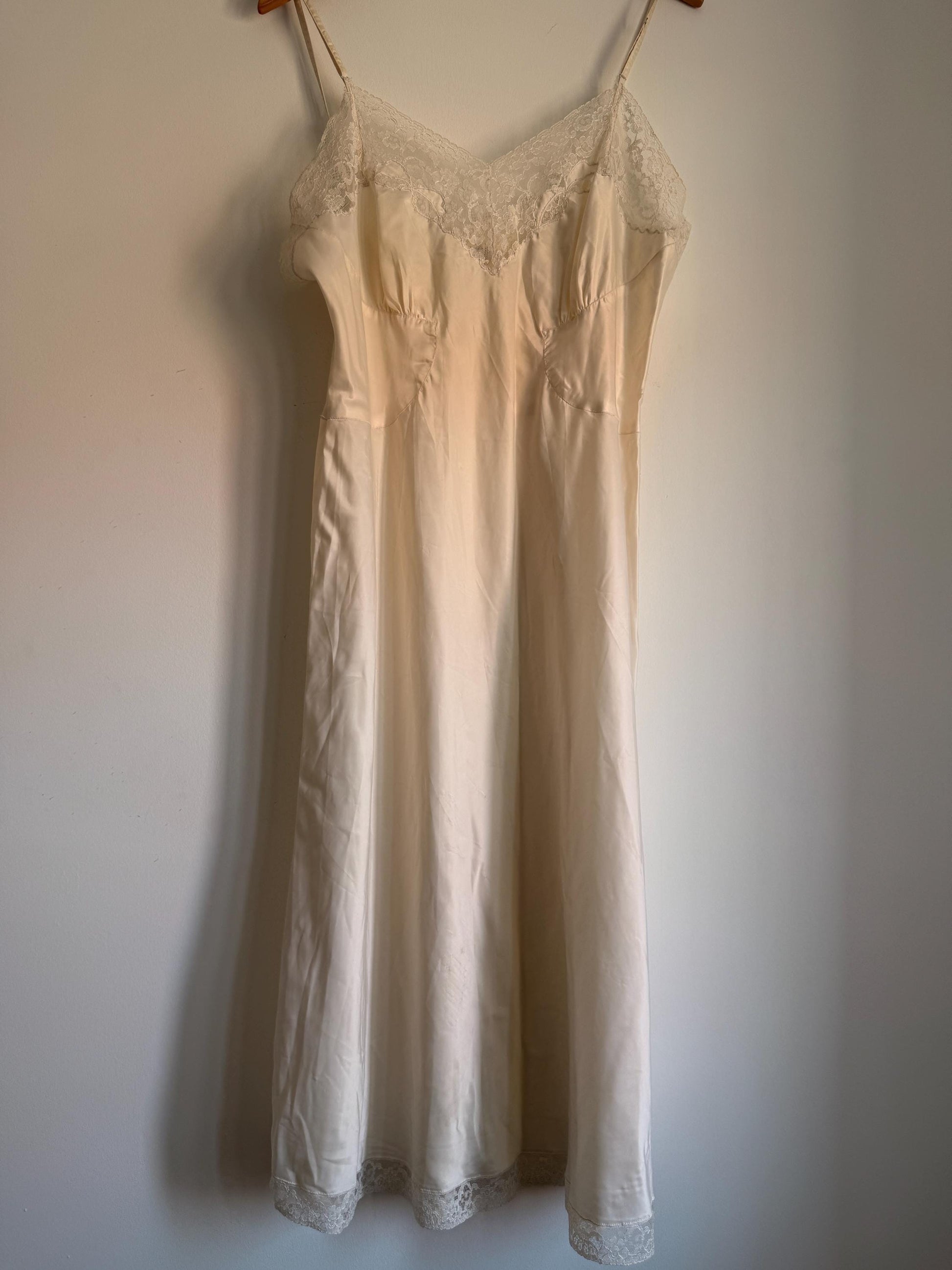 Vintage 1950s Ivory Full Slip Lace Trimmed Bias Style Lingerie Nightdress