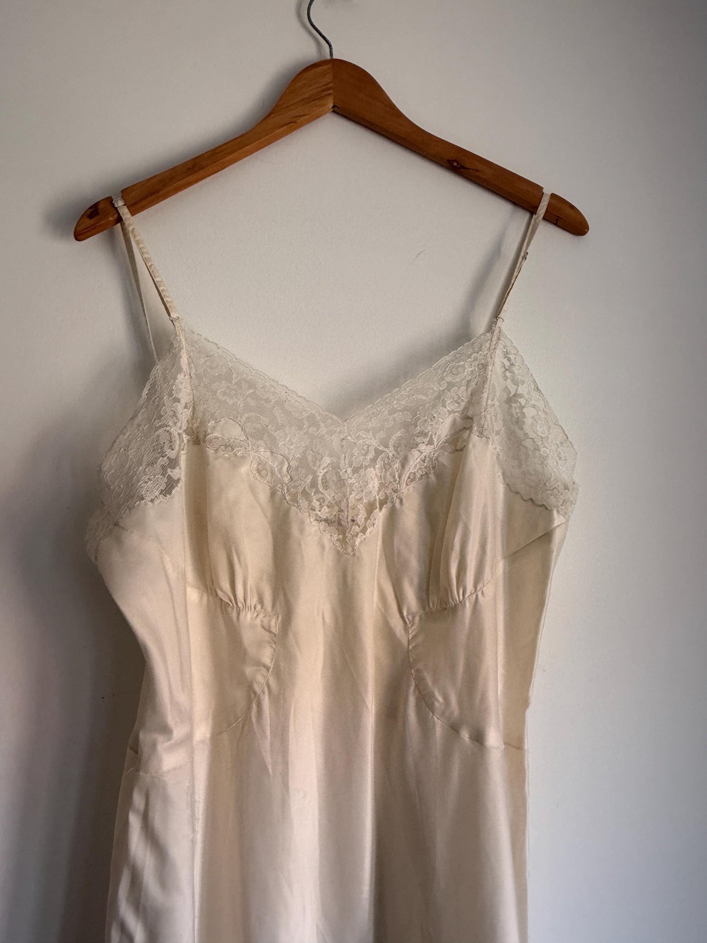 Vintage 1950s Ivory Full Slip Lace Trimmed Bias Style Lingerie Nightdress