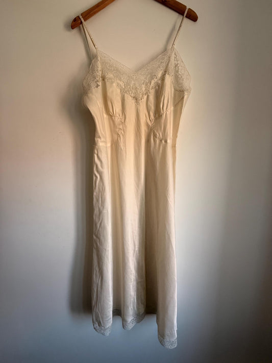 Vintage 1950s Ivory Full Slip Lace Trimmed Bias Style Lingerie Nightdress