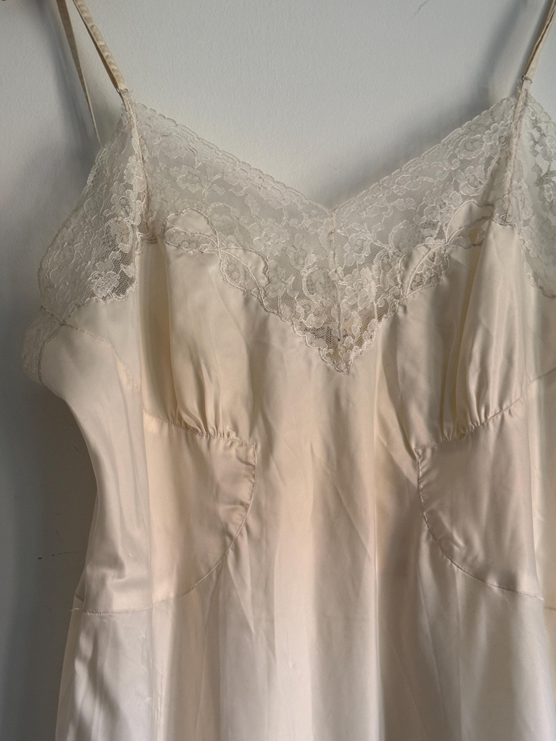 Vintage 1950s Ivory Full Slip Lace Trimmed Bias Style Lingerie Nightdress