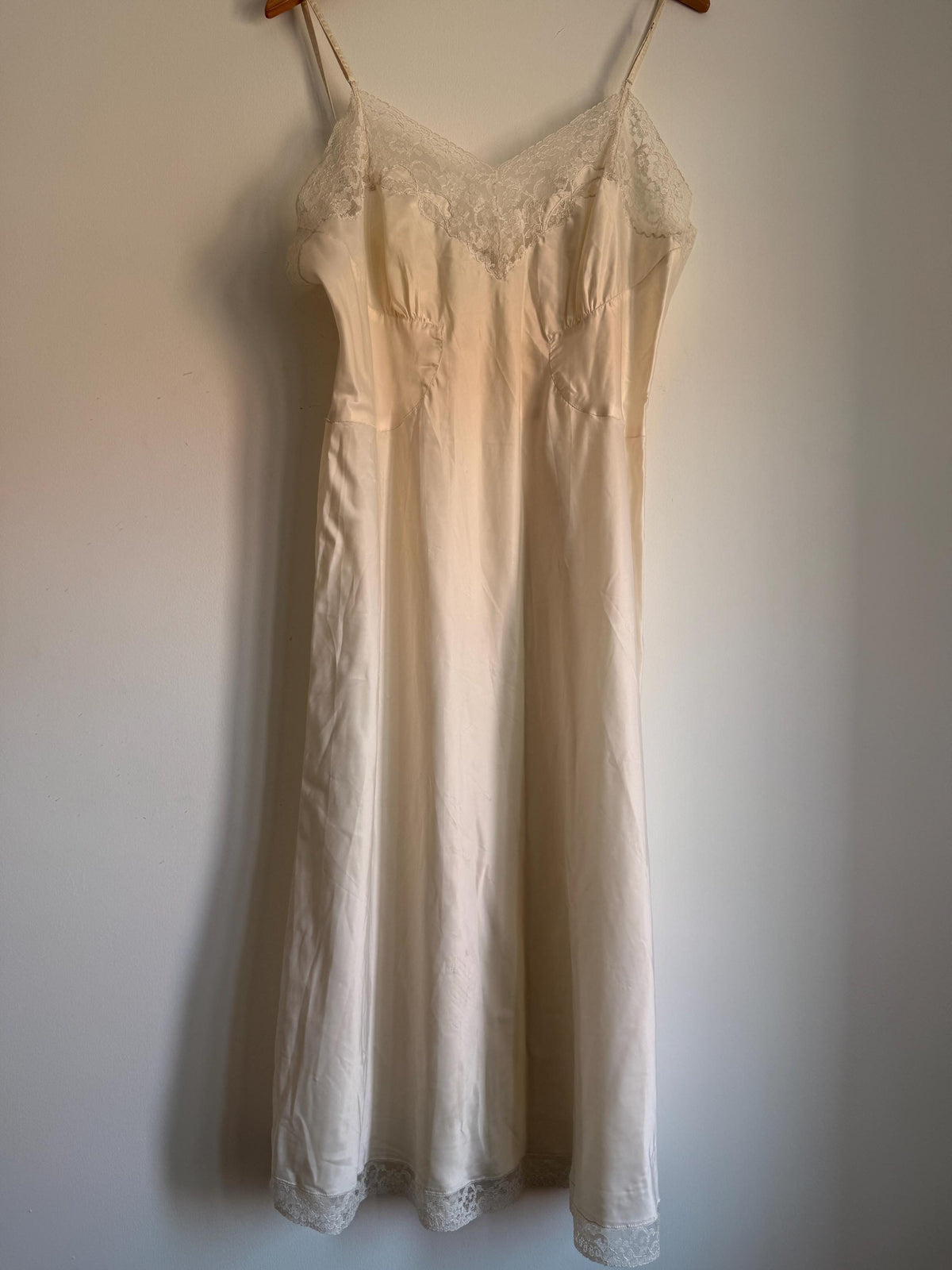 Vintage 1950s Ivory Full Slip Lace Trimmed Bias Style Lingerie Nightdress