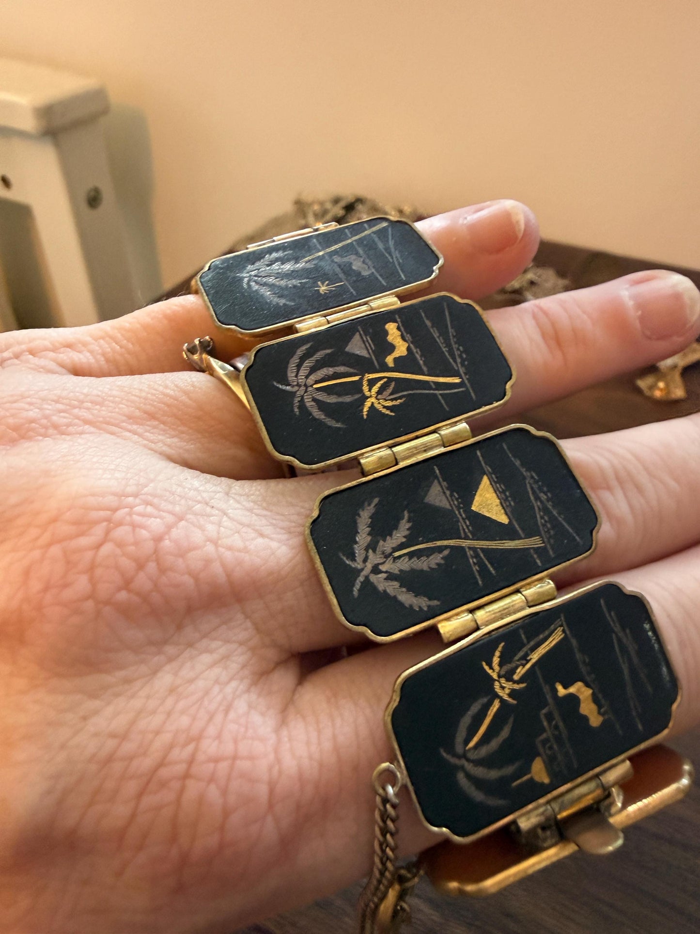 Vintage 1950s Japanese K24 Damascene Aden Souvenir Bracelet – Gold Silver Inlay Palm Trees Camels