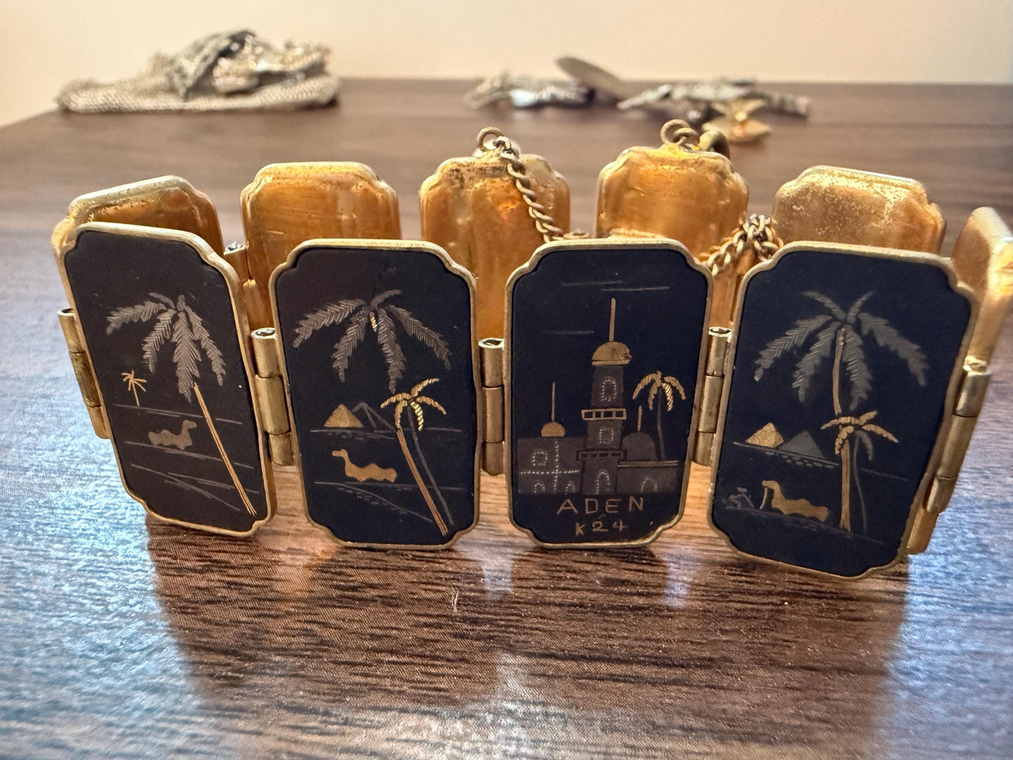 Vintage 1950s Japanese K24 Damascene Aden Souvenir Bracelet – Gold Silver Inlay Palm Trees Camels