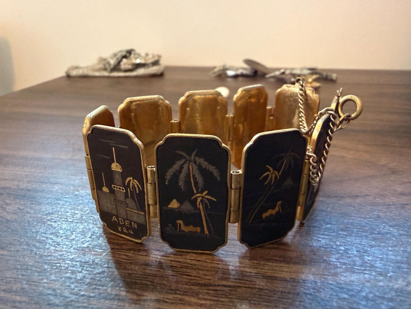 Vintage 1950s Japanese K24 Damascene Aden Souvenir Bracelet – Gold Silver Inlay Palm Trees Camels