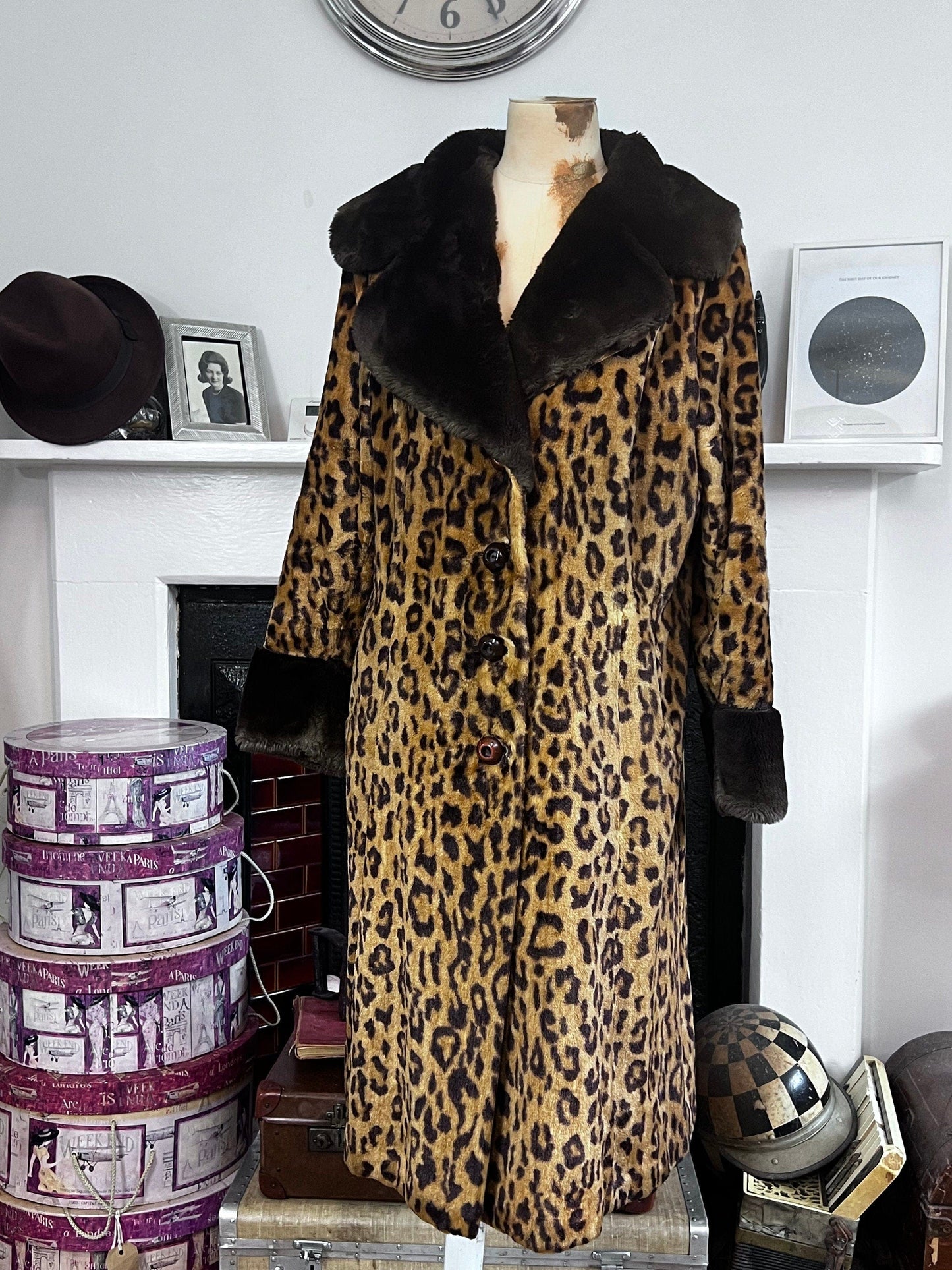 Vintage 1970s Astraka Wildlife Leopard Faux Fur Coat, Vintage Faux Fur Coat 70s Fur Coat WWF Fur Coat