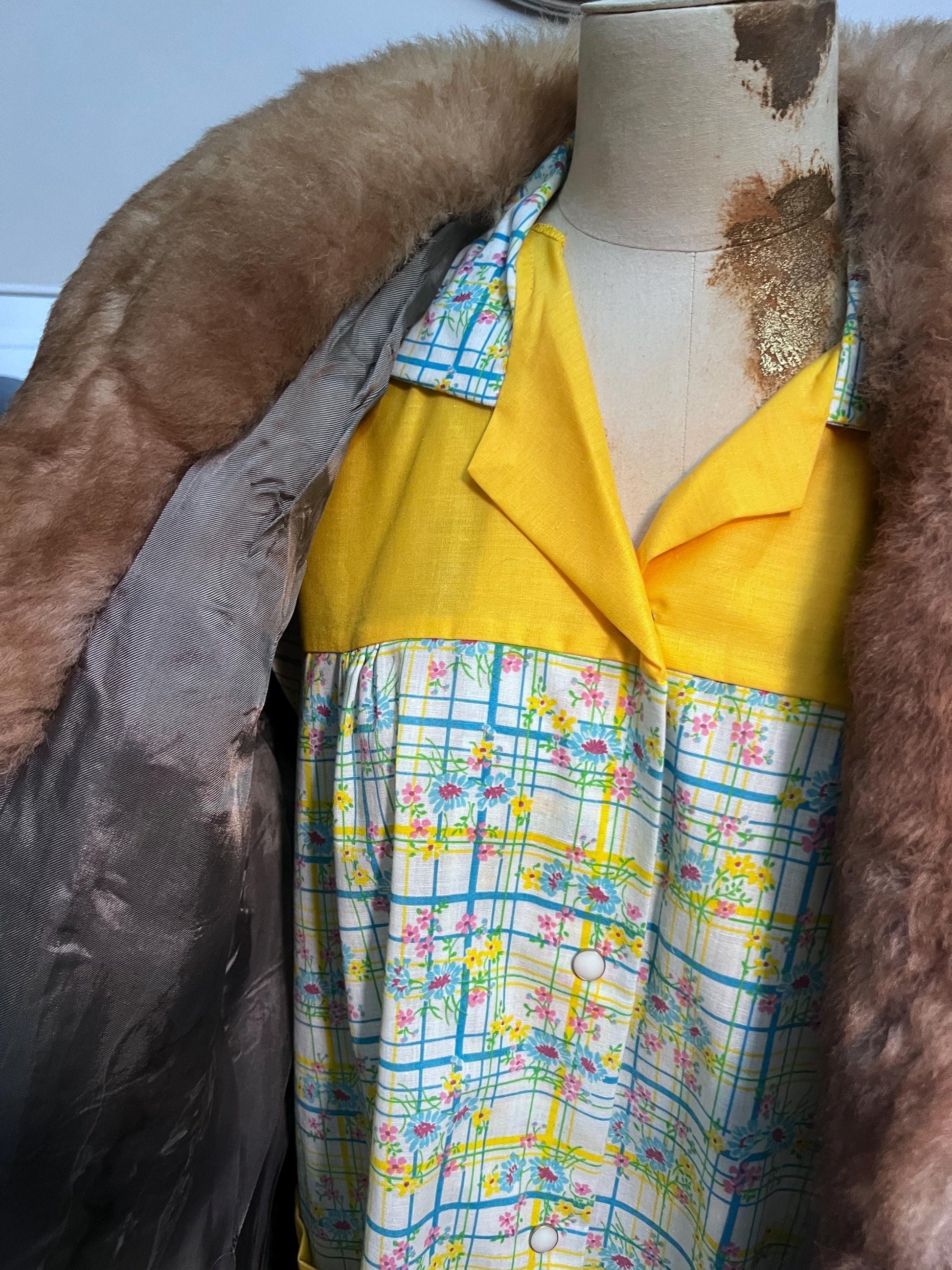 Vintage 1970s Faux Coney Fake Fur Coat, Vintage Faux Fur Coat 70s Fur Coat, Fur Coat, clasp fastened fur coat, vintage heavy fur coat, 70s