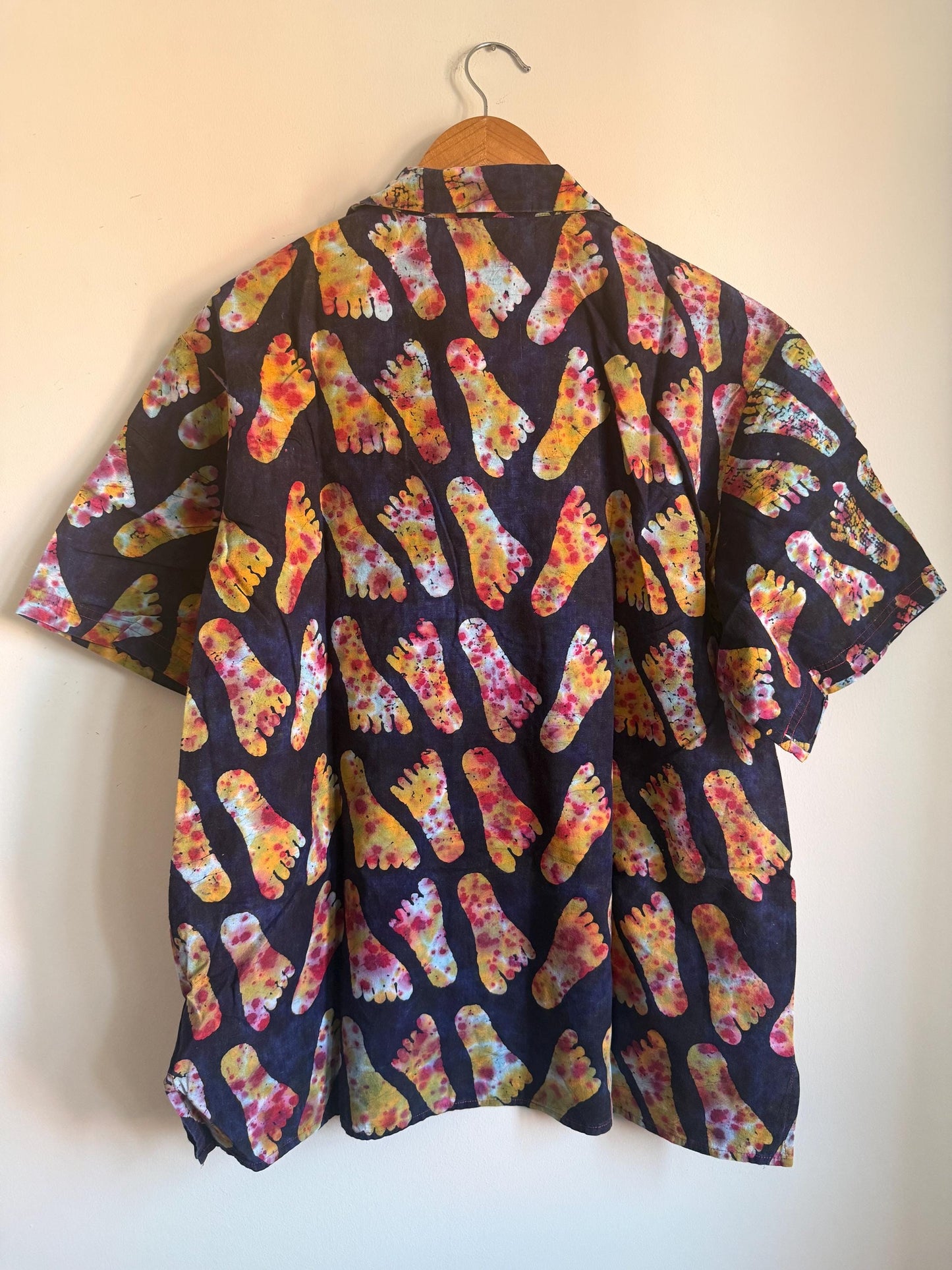 Vintage 1980s 90s Psychedelic Footprint Shirt – Tie Dye Novelty Print Colourful Button Unisex Festival Shirt