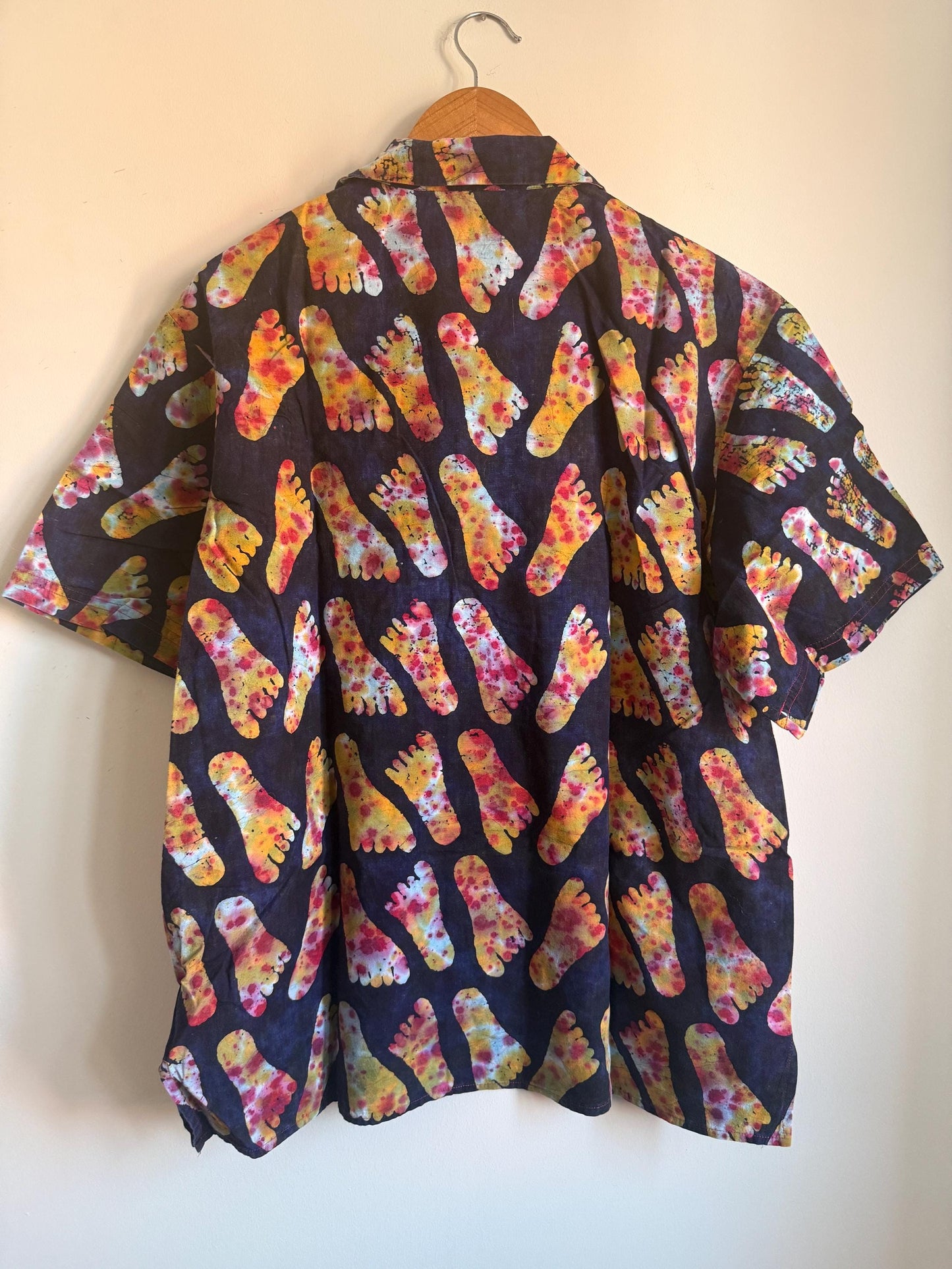 Vintage 1980s 90s Psychedelic Footprint Shirt – Tie Dye Novelty Print Colourful Button Unisex Festival Shirt