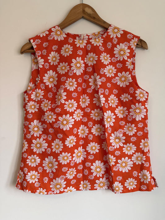 Vintage 70s Daisy Print Sleeveless Top | Orange Floral Retro Blouse UK 8-10